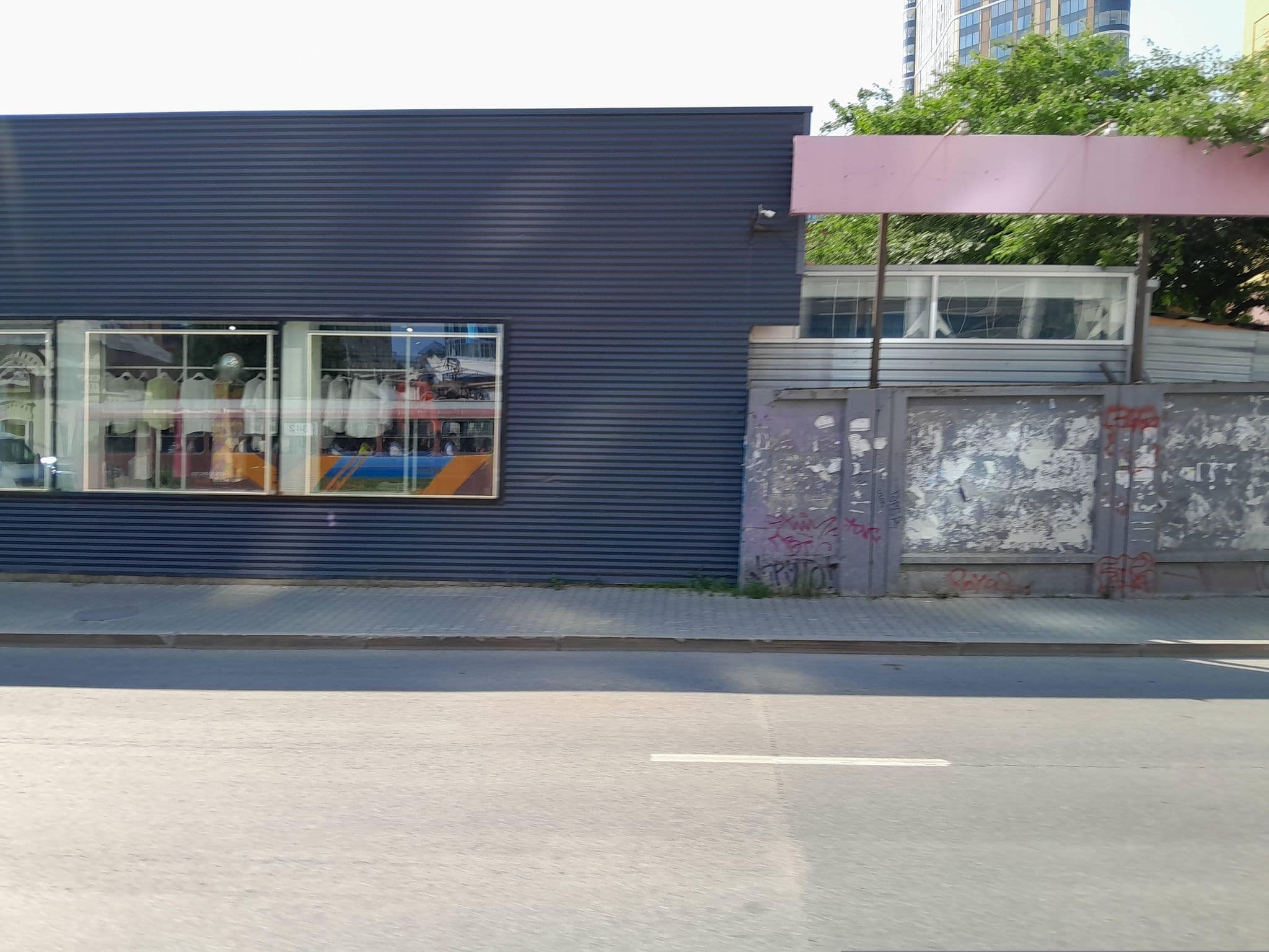 Street view near Hostel Discovery, Yekaterinburg — © trolleway (CC BY-SA · Mapillary)