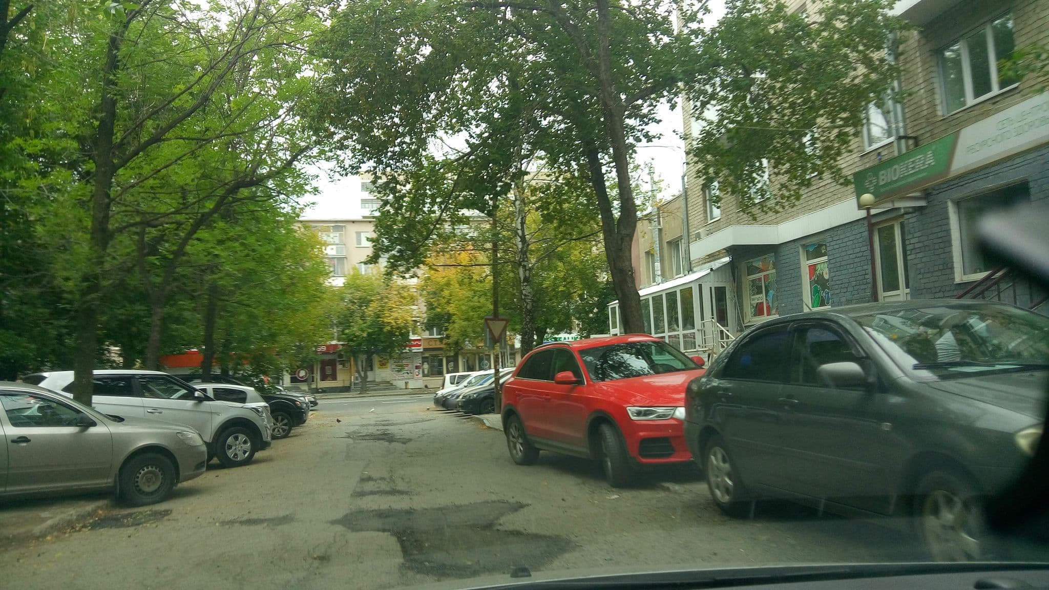Street view near Sozvezdie, Yekaterinburg — © rodionoff (CC BY-SA · Mapillary)