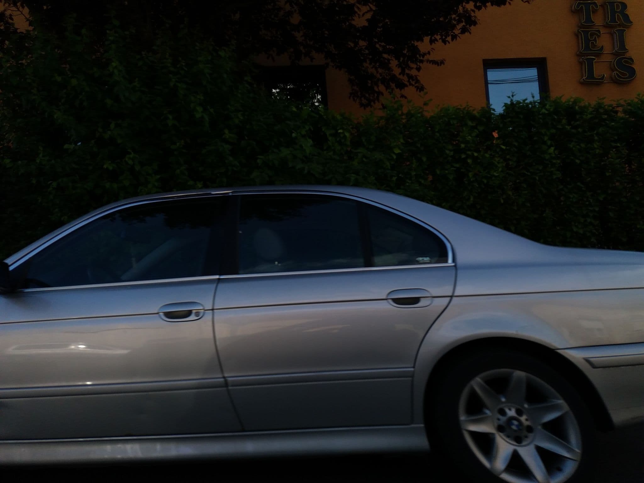 Street view near Hotel Iris, Arad — © ionelaslejiuc2 (CC BY-SA · Mapillary)