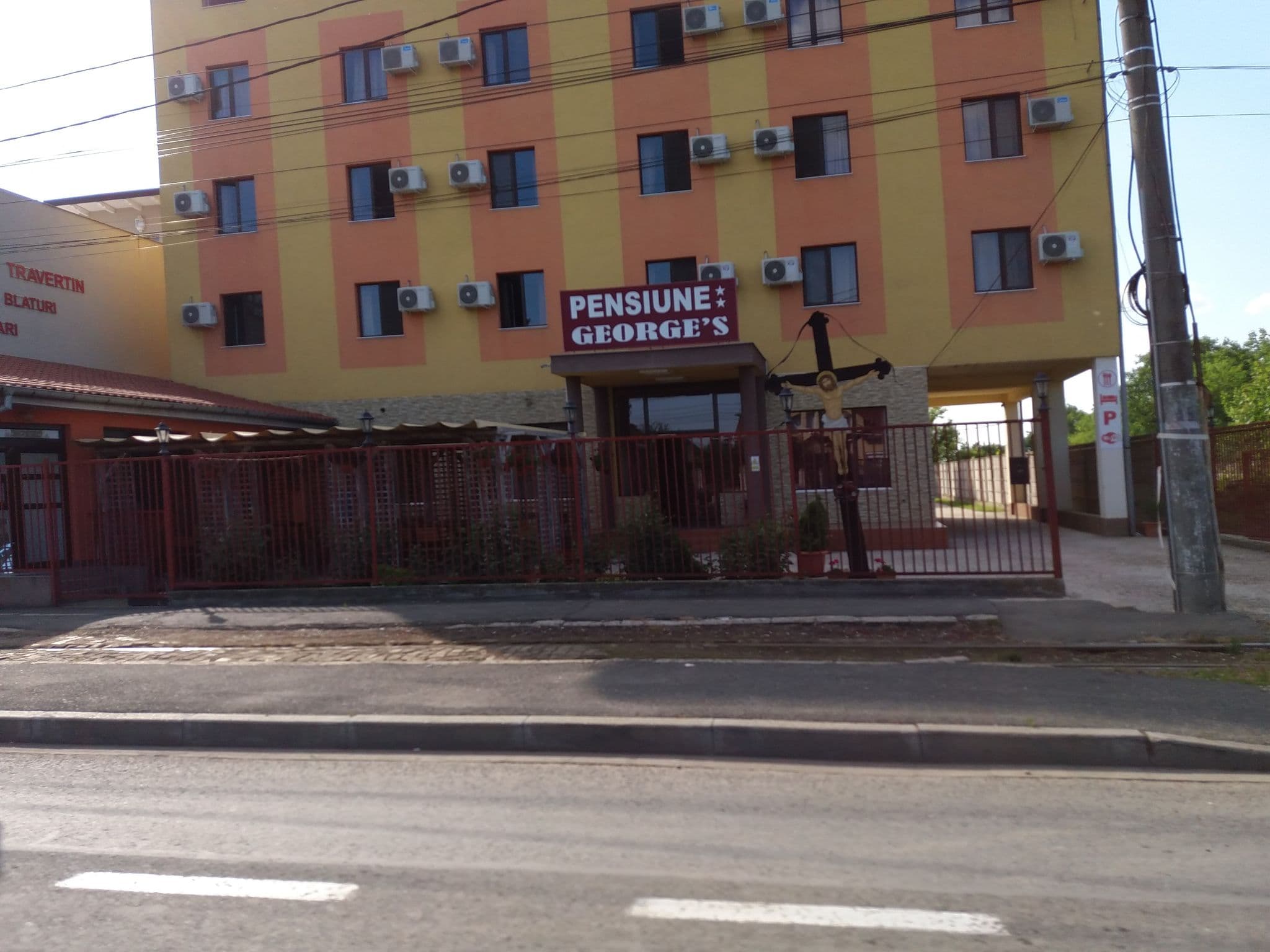 Street view near Pensiune George's, Arad — © ionelaslejiuc2 (CC BY-SA · Mapillary)