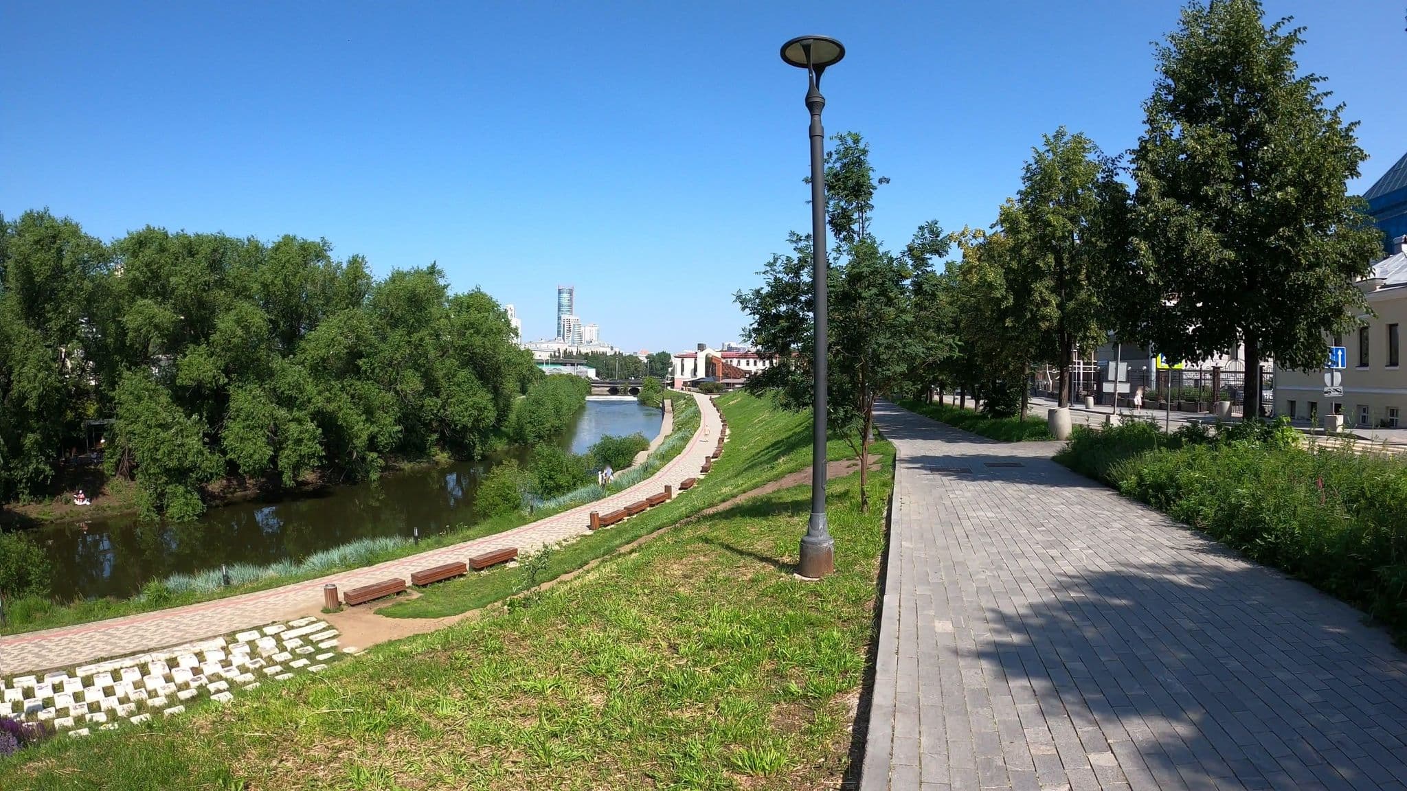 Street view near Хостел "Центр", Yekaterinburg — © trolleway (CC BY-SA · Mapillary)