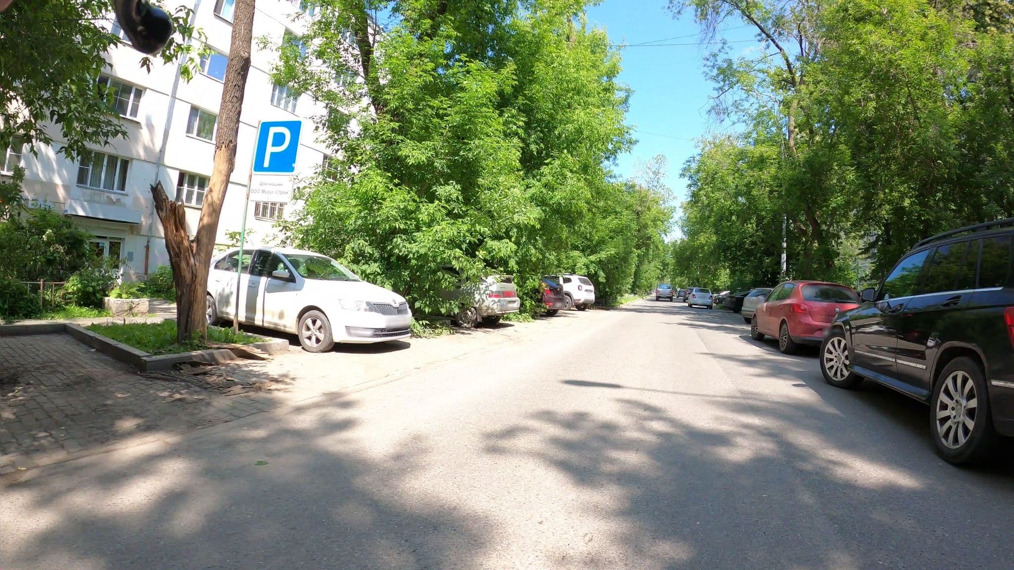 Street view near AllisHall Hotel, Yekaterinburg — © trolleway (CC BY-SA · Mapillary)