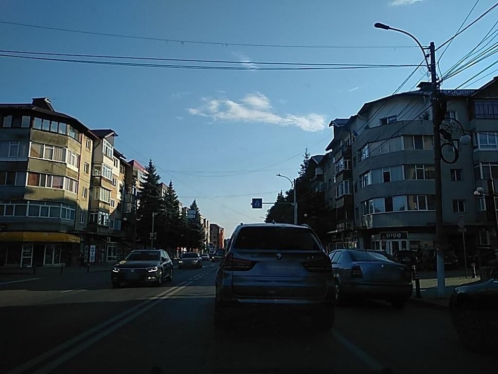 Street view near Hotel Nicolae Iorga, Vălenii de Munte — © tavi (CC BY-SA · Mapillary)