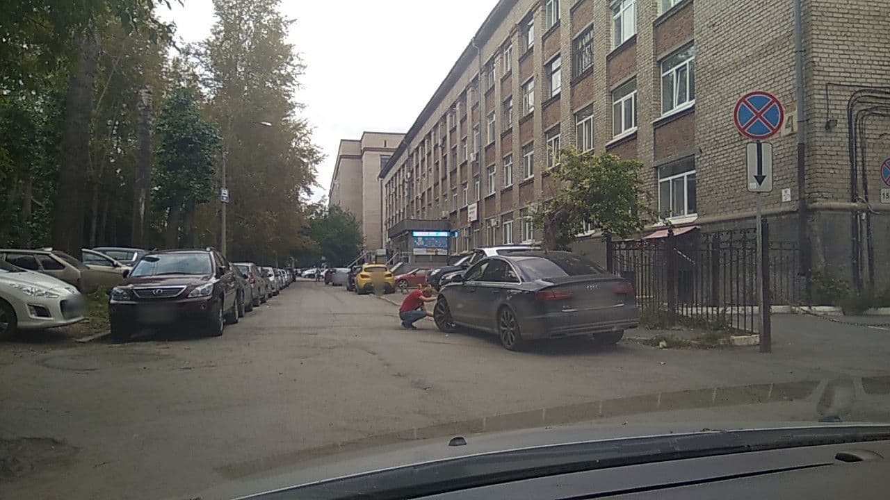 Street view near Хостел на чебышева, Yekaterinburg — © rodionoff (CC BY-SA · Mapillary)