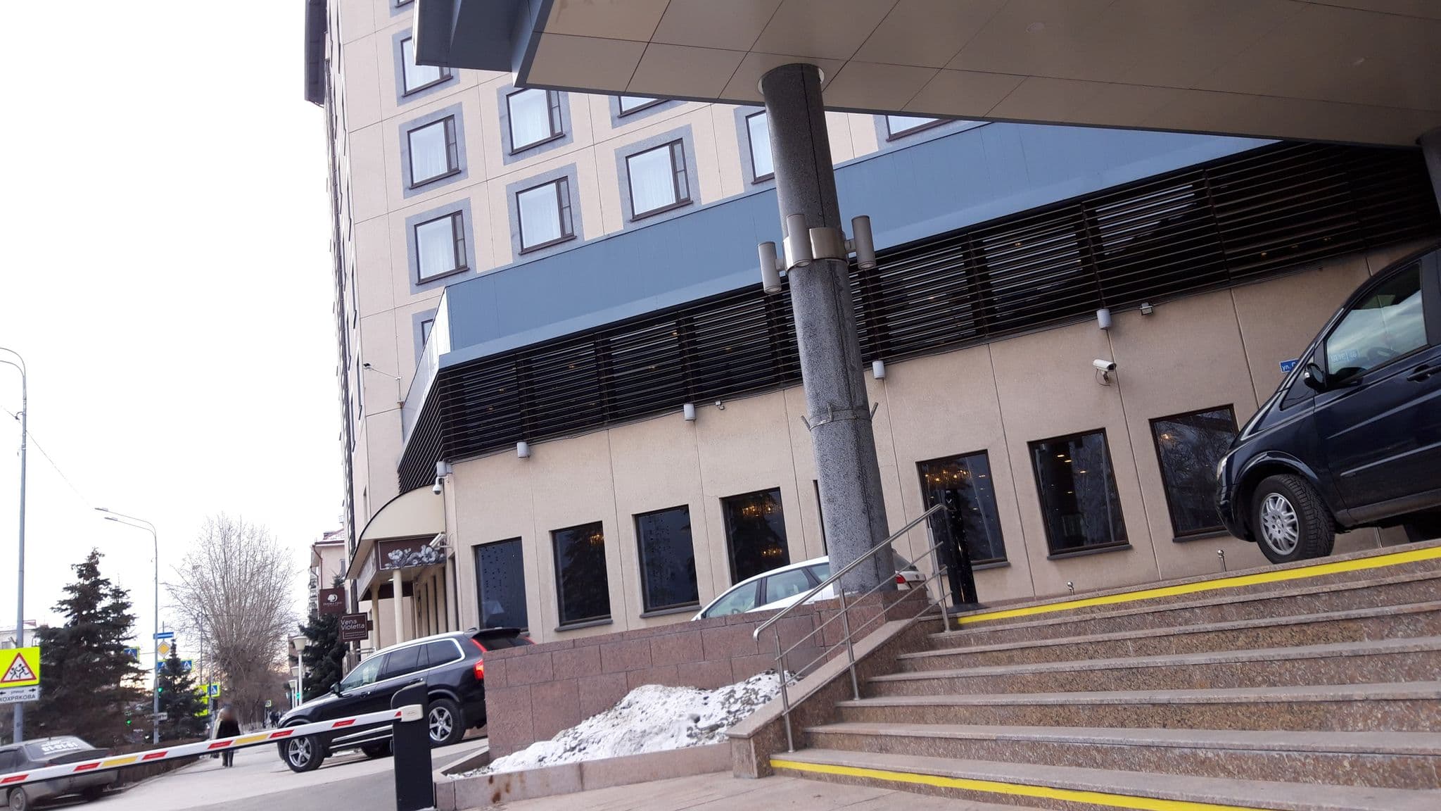 Street view near Отель «Тюмень», Tyumen — © wowik (CC BY-SA · Mapillary)