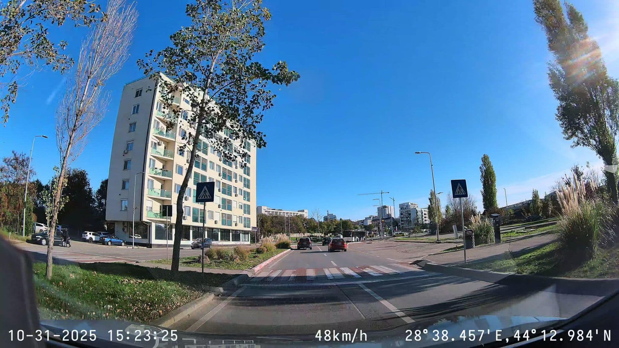 Street view near Marco Apartments, Palazu Mare