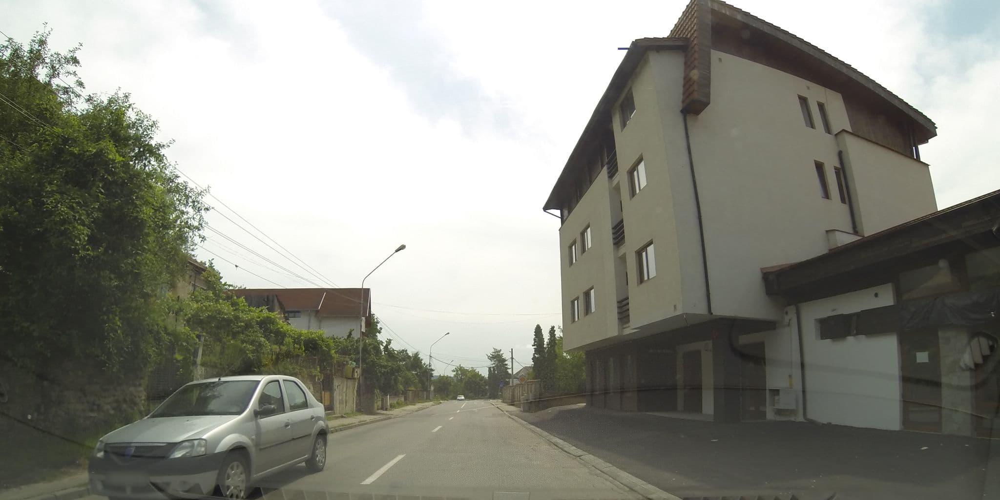 Street view near Hotel Casa Vlahilor, Râmnicu Vâlcea — © deeeznuuuts (CC BY-SA · Mapillary)