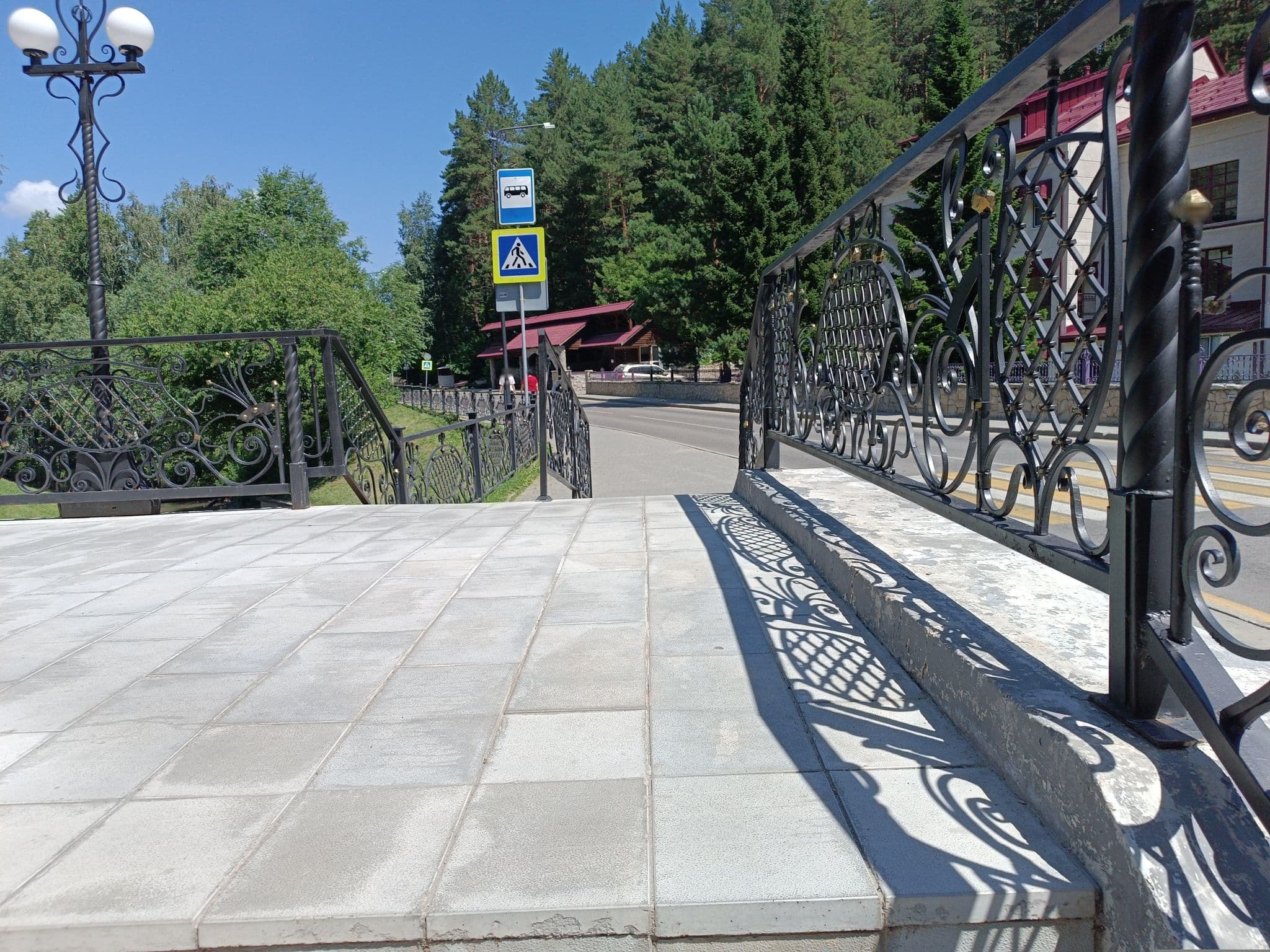 Street view near Отель Эдем, Belokurikha — © map228 (CC BY-SA · Mapillary)
