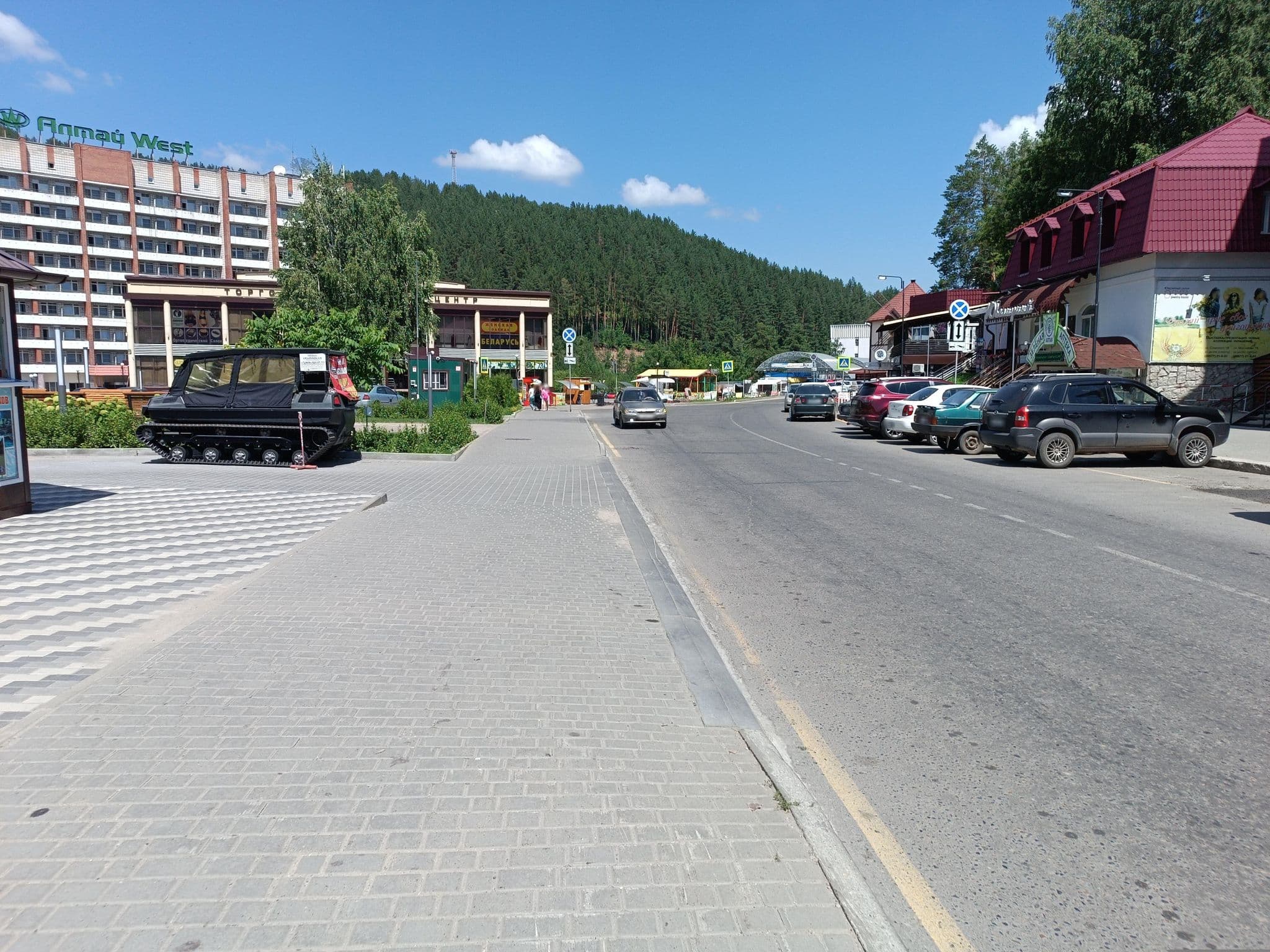 Street view near Бизнес-отель Россия, Belokurikha — © map228 (CC BY-SA · Mapillary)