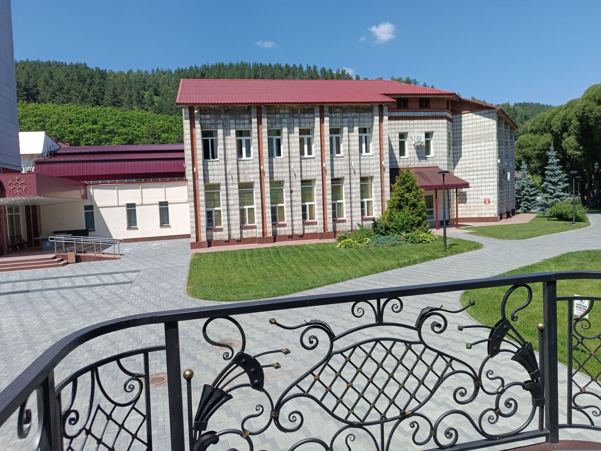 Street view near Санаторий Сибирь, Belokurikha — © map228 (CC BY-SA · Mapillary)