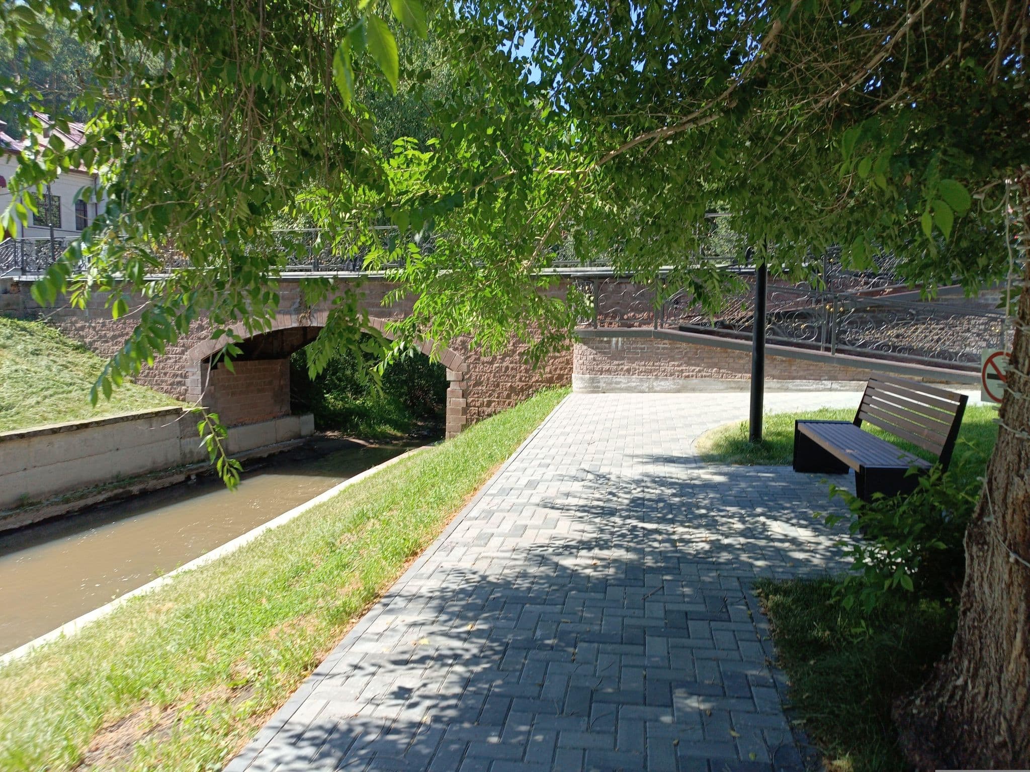 Street view near Сибирское логово, Belokurikha — © map228 (CC BY-SA · Mapillary)