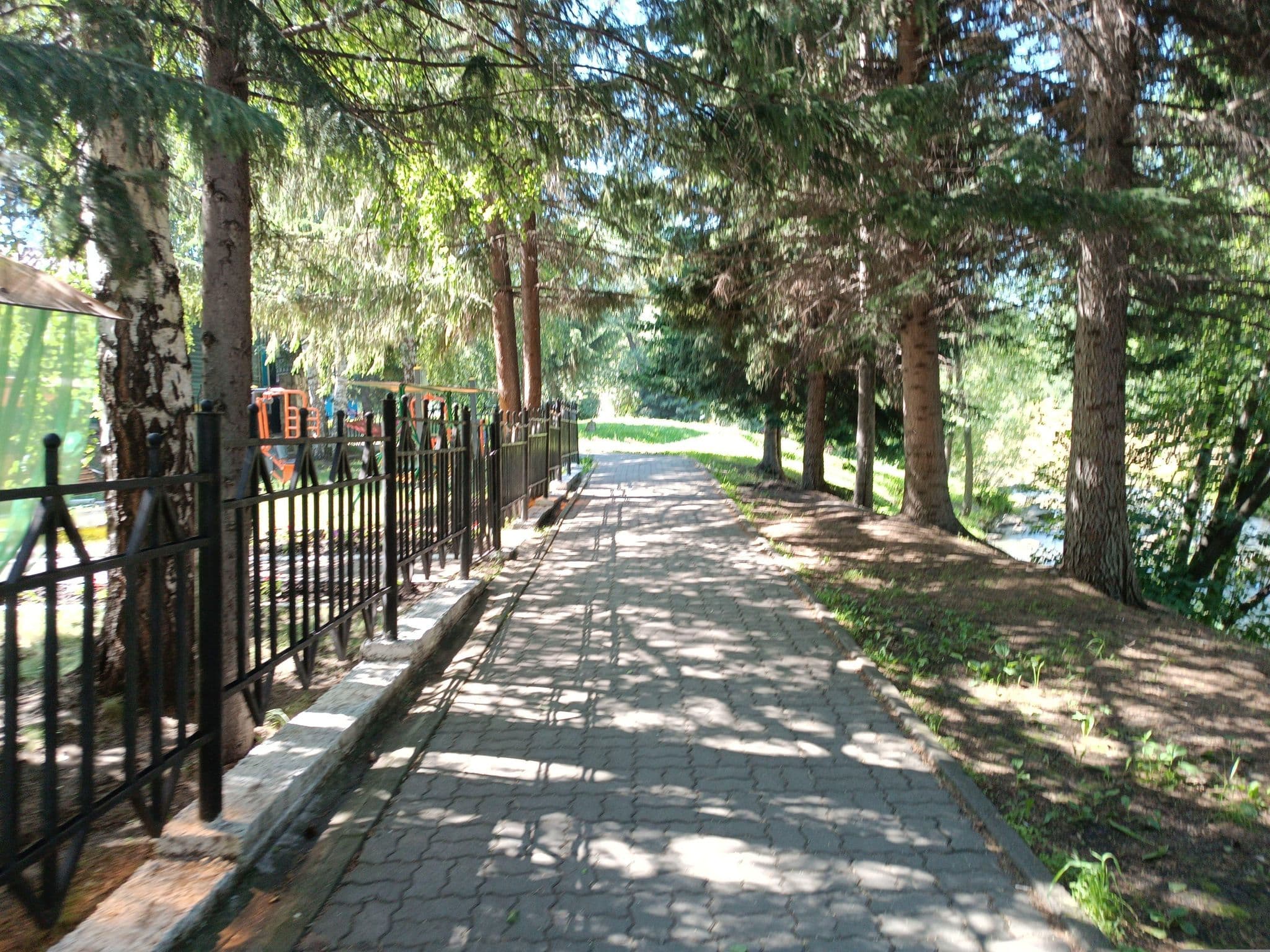 Street view near Пансионат Старые Друзья, Belokurikha — © map228 (CC BY-SA · Mapillary)