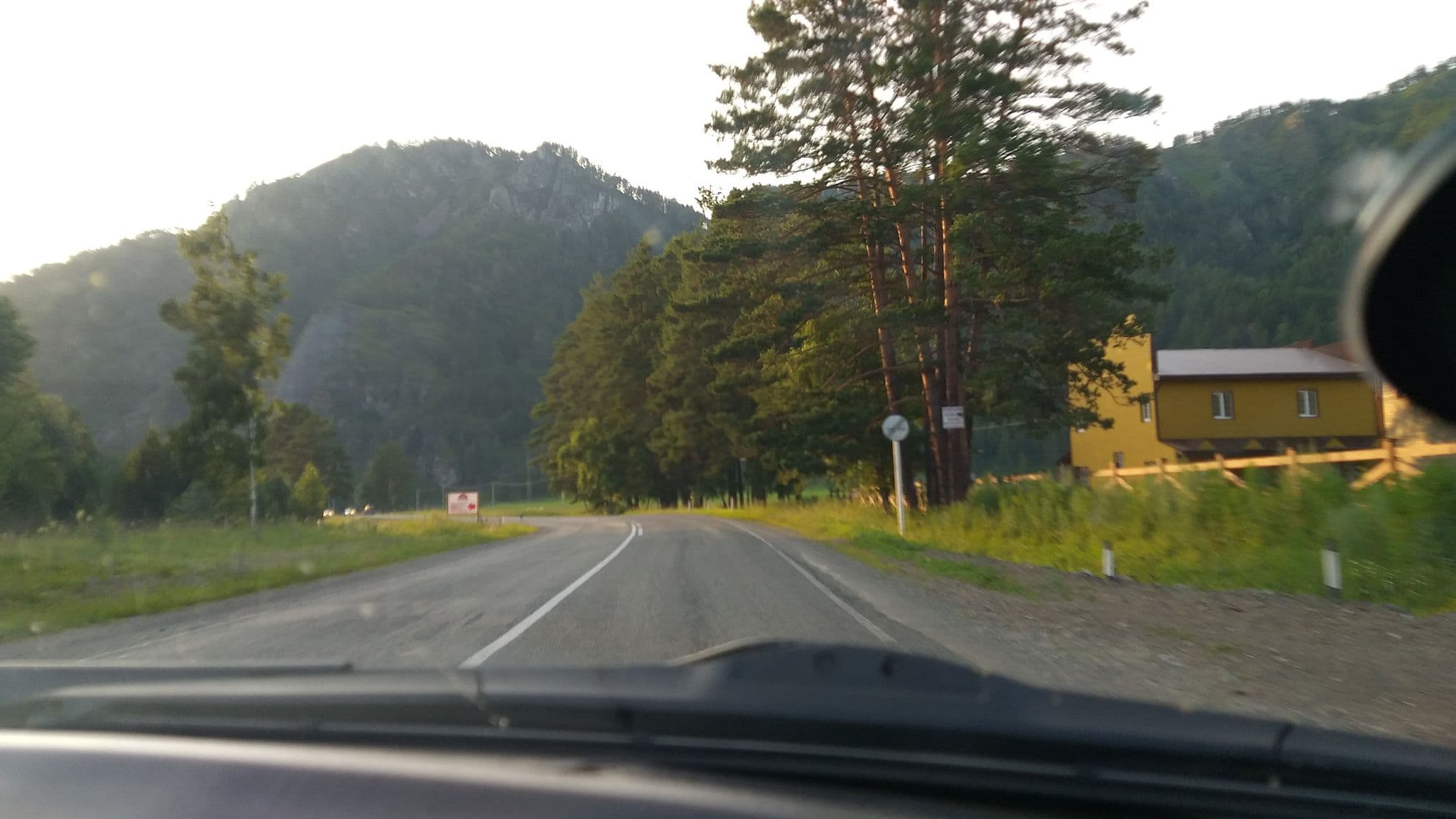 Street view near Ранчо Техас, Elekmonar — © skorov (CC BY-SA · Mapillary)