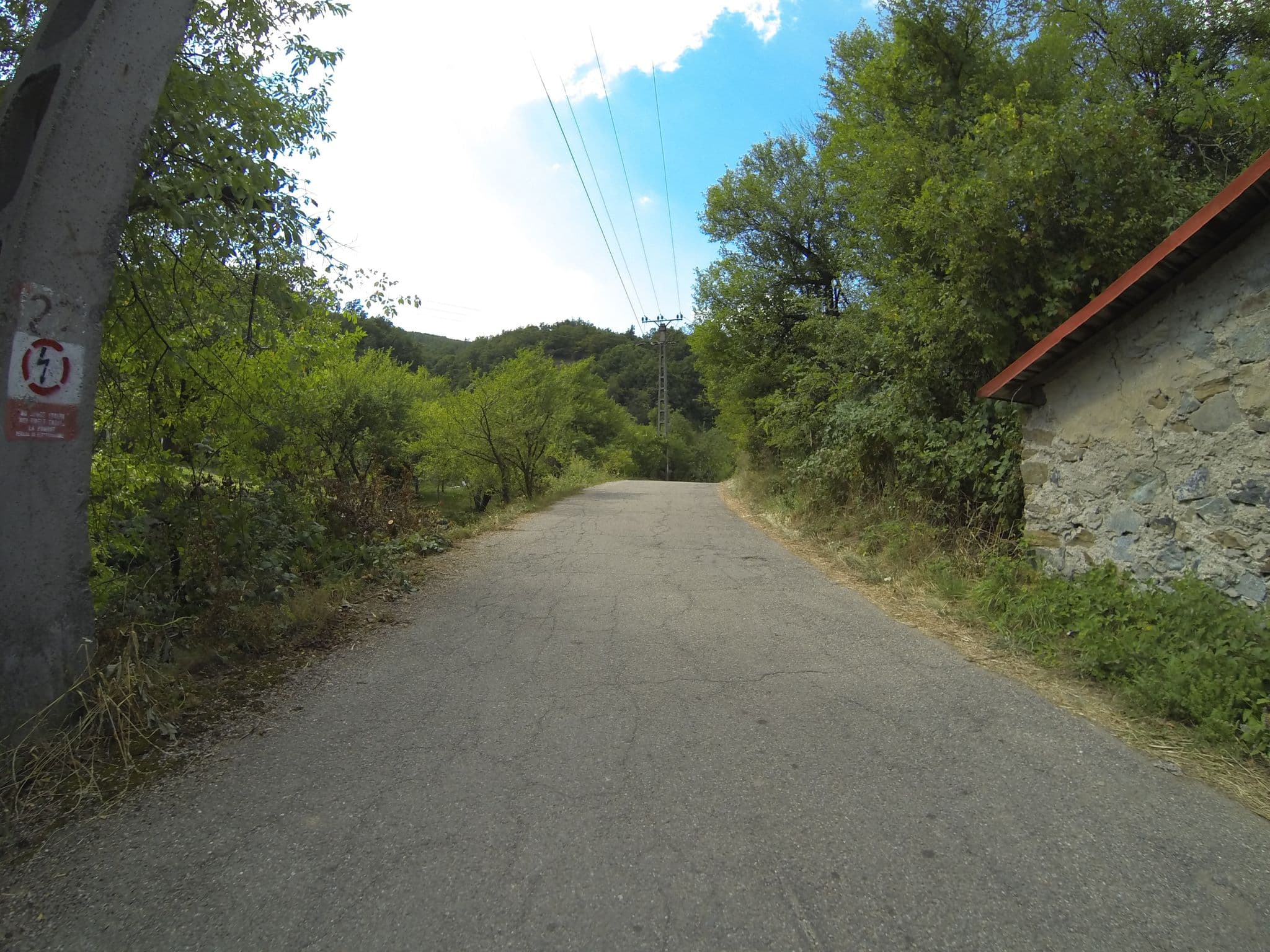 Street view near Etuška Pešicová, Sviniţa — © deeeznuuuts (CC BY-SA · Mapillary)