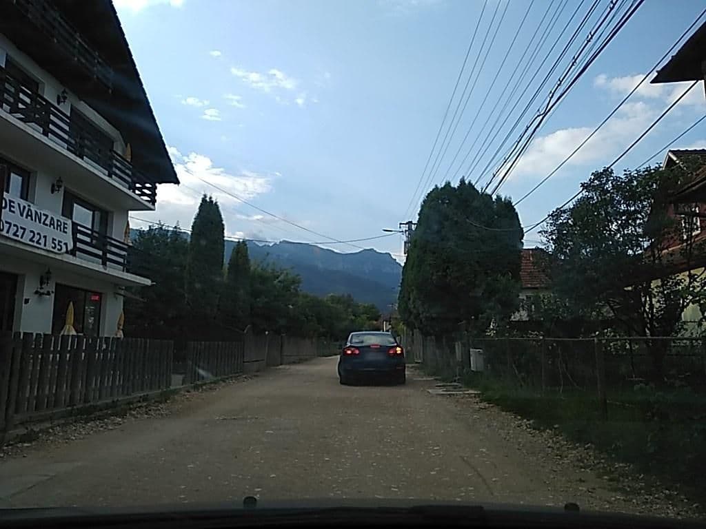 Street view near Casa Beatrice, Bran — © tavi (CC BY-SA · Mapillary)