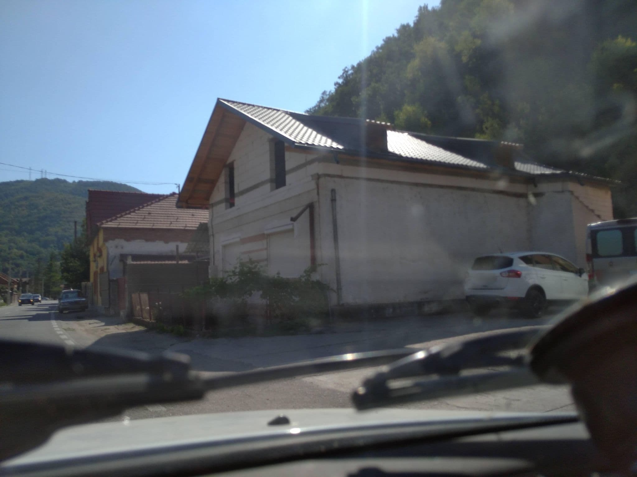 Street view near Trandafirul Galben, Băile Herculane — © grozsa11 (CC BY-SA · Mapillary)