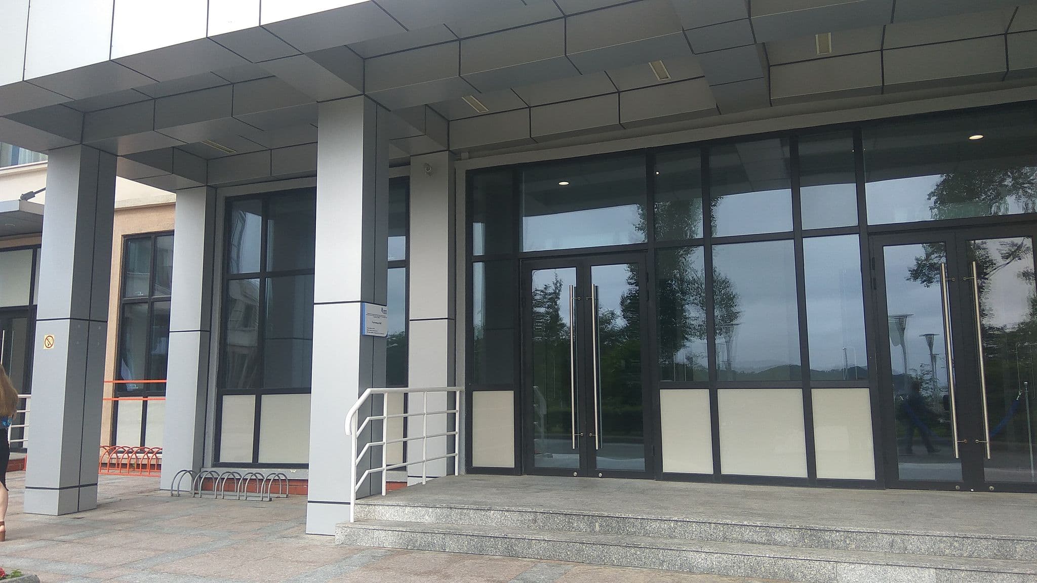 Street view near Hotel 2 FEFU Гостиница 2 ДВФУ, Russkiy — © trolleway (CC BY-SA · Mapillary)