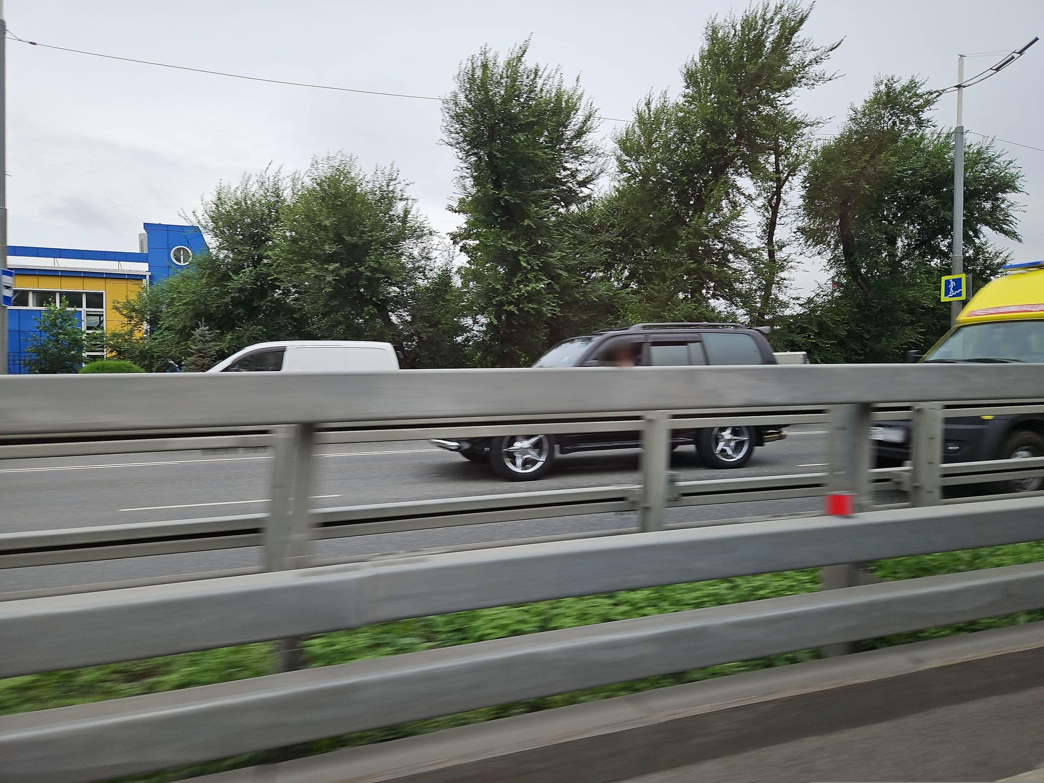 Street view near Гостиница «Чайка», Vladivostok — © kirikset (CC BY-SA · Mapillary)