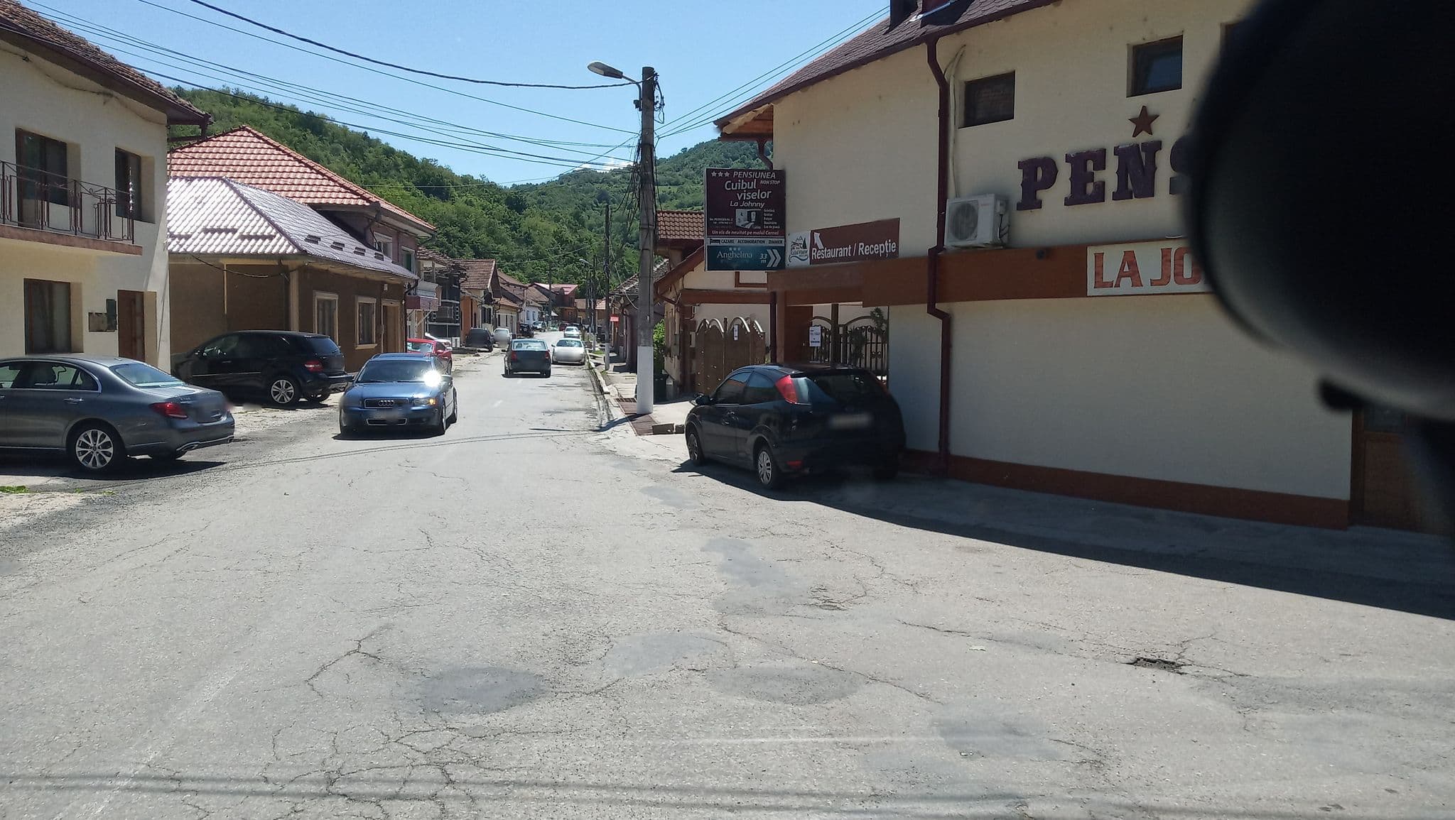 Street view near Pensiunea La Johny, Băile Herculane — © tavi (CC BY-SA · Mapillary)