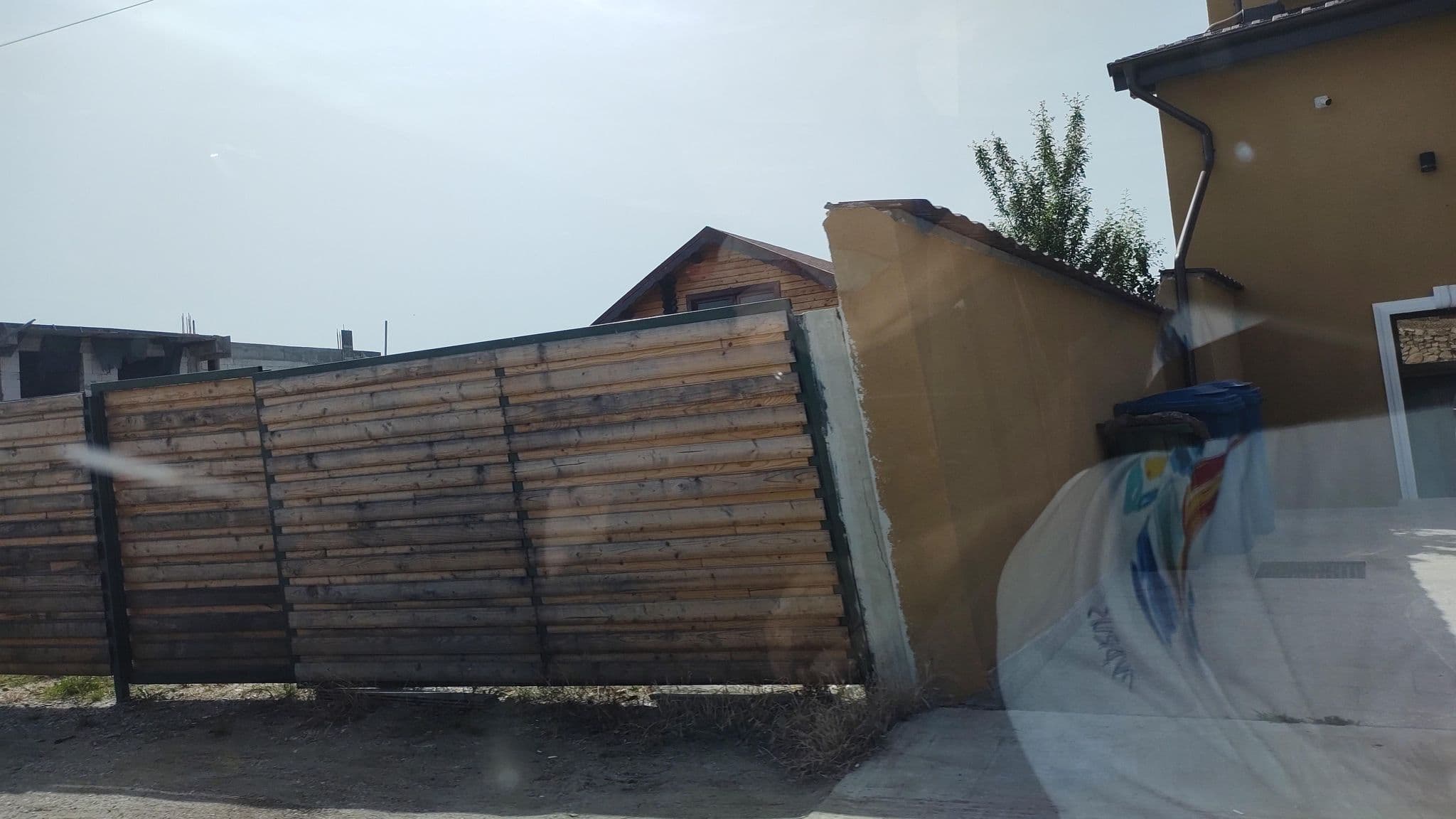 Street view near Vila Ana Serena, Eşelniţa — © rsandu (CC BY-SA · Mapillary)
