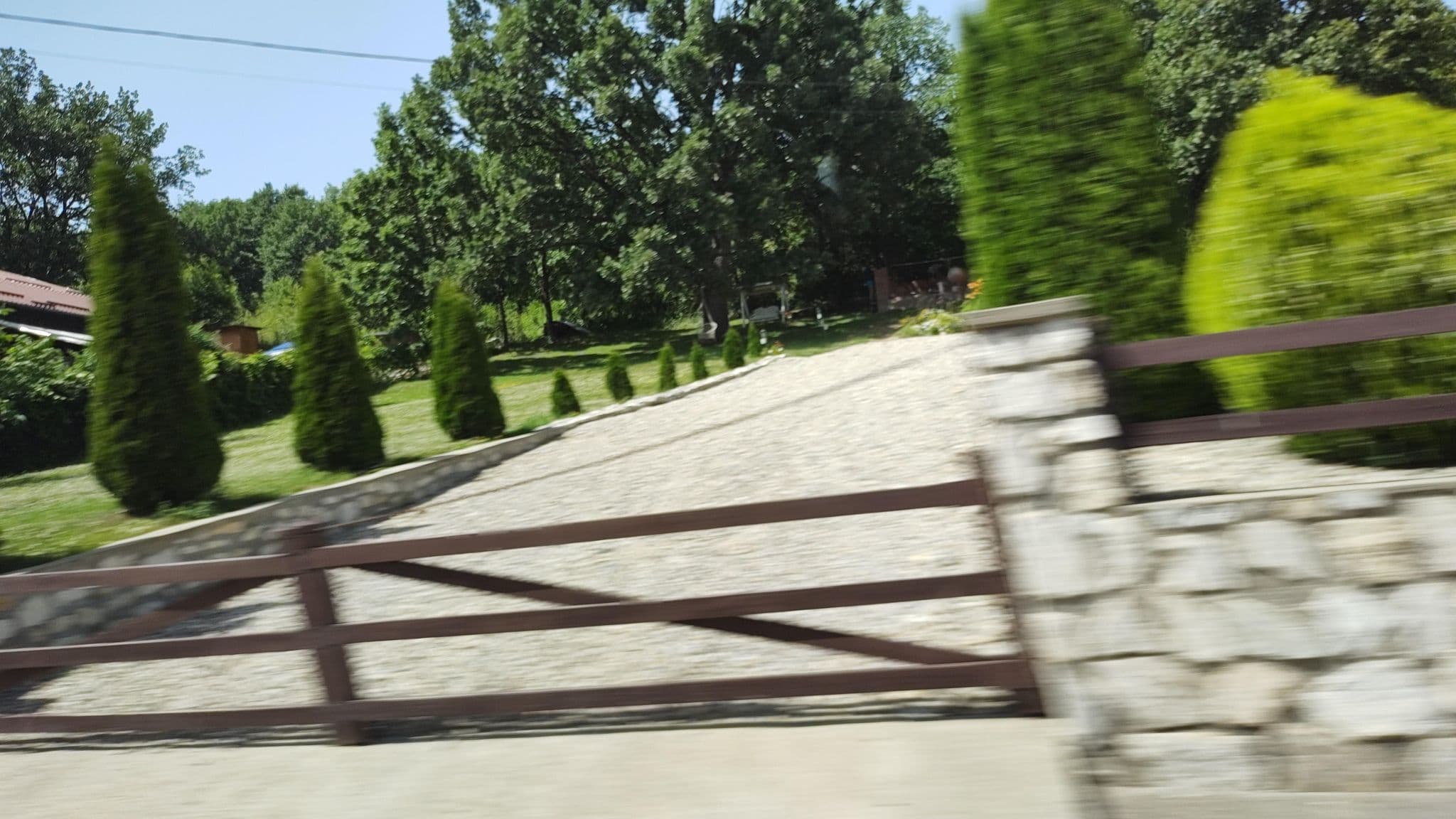 Street view near Pensiunea Casa Mircea, Eşelniţa — © rsandu (CC BY-SA · Mapillary)