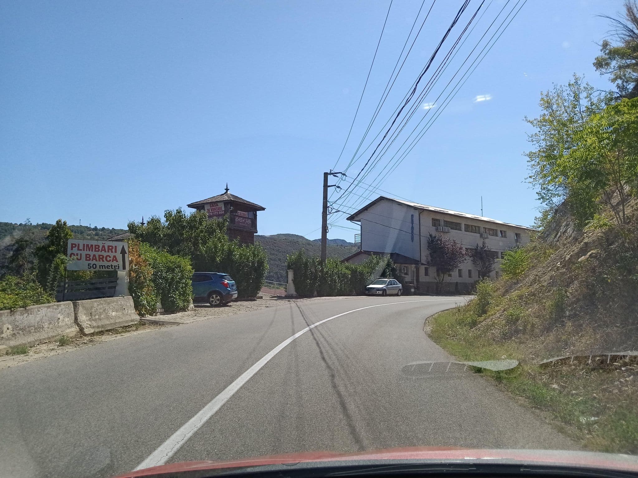 Street view near Pensiunea Maria, Eşelniţa — © nglf (CC BY-SA · Mapillary)