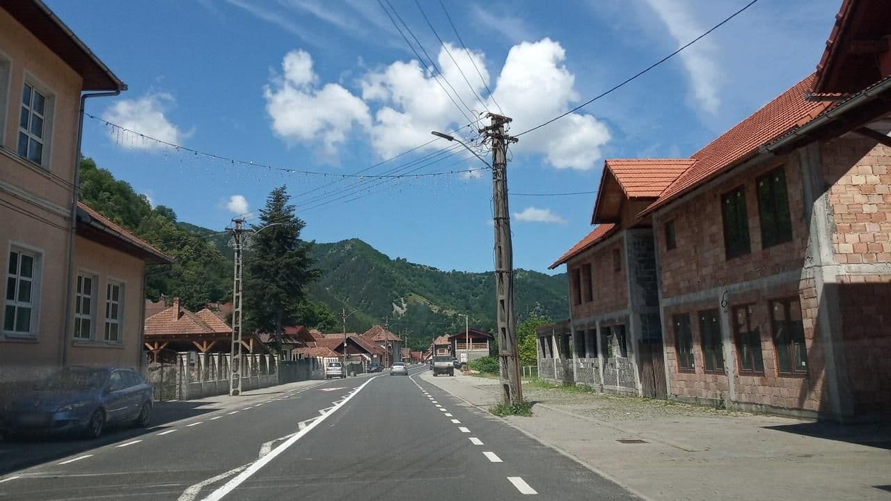 Street view near Valea Frumoasa, Şugag — © tavi (CC BY-SA · Mapillary)