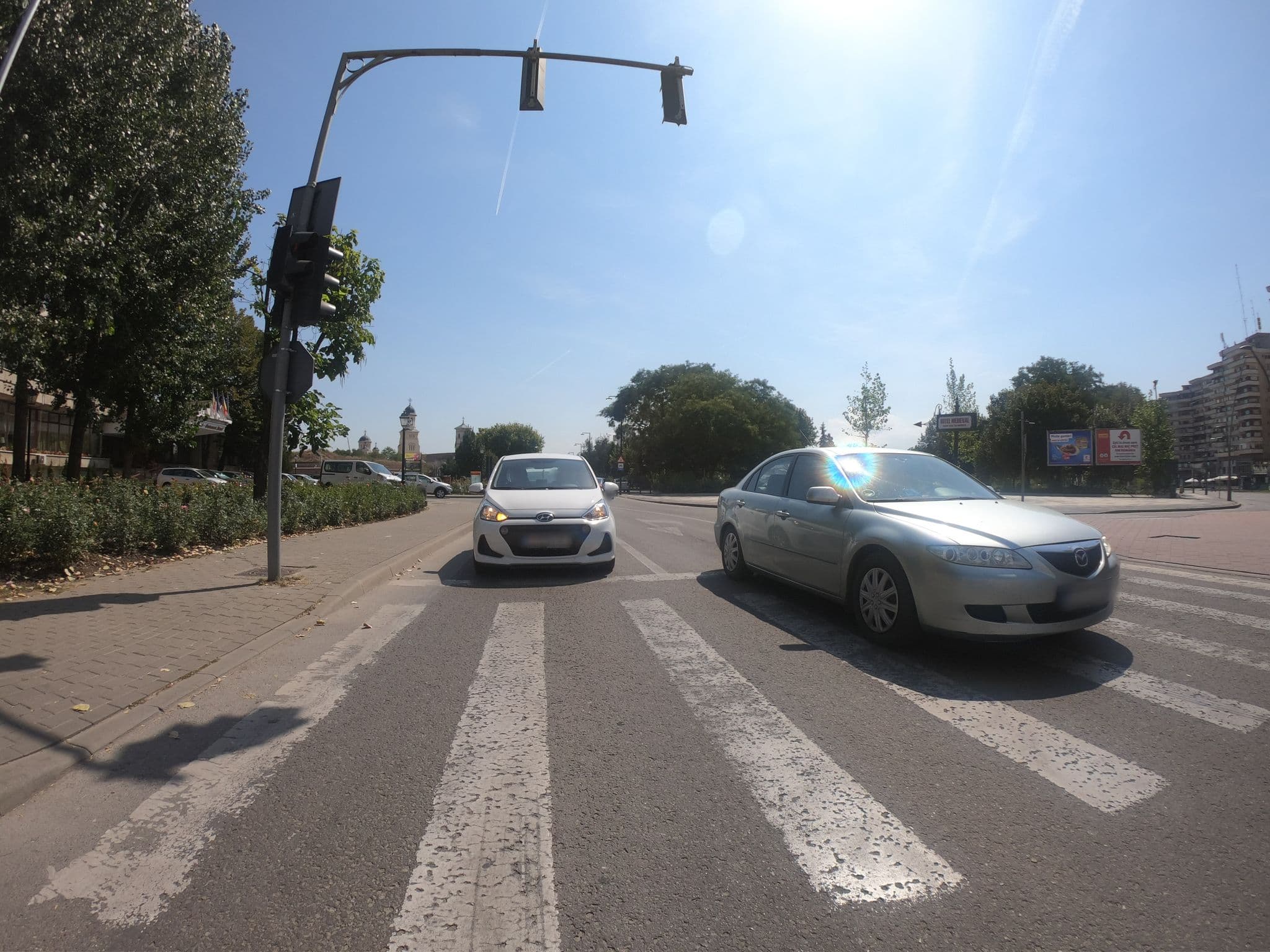 Street view near Hotel Cetate, Alba Iulia — © eneerhut (CC BY-SA · Mapillary)