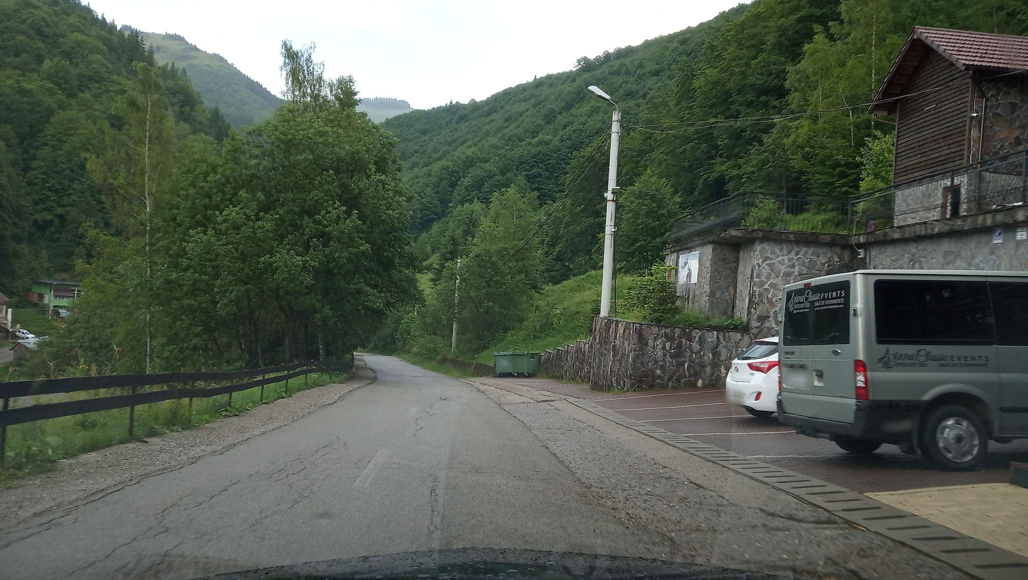 Street view near Pensiunea Ayana, Petroşani — © tavi (CC BY-SA · Mapillary)
