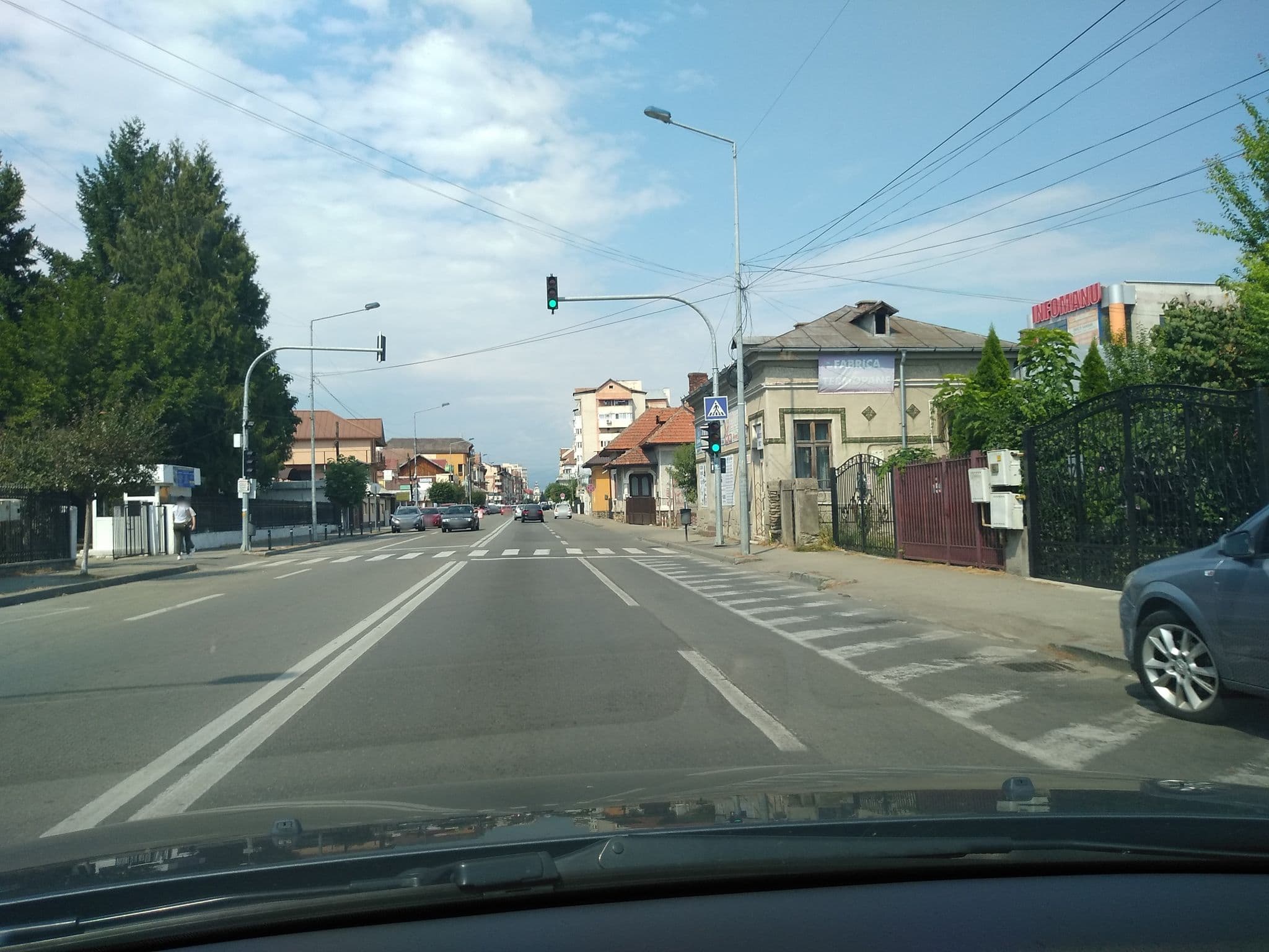 Street view near Hotel Anabell, Târgu Jiu — © simy (CC BY-SA · Mapillary)