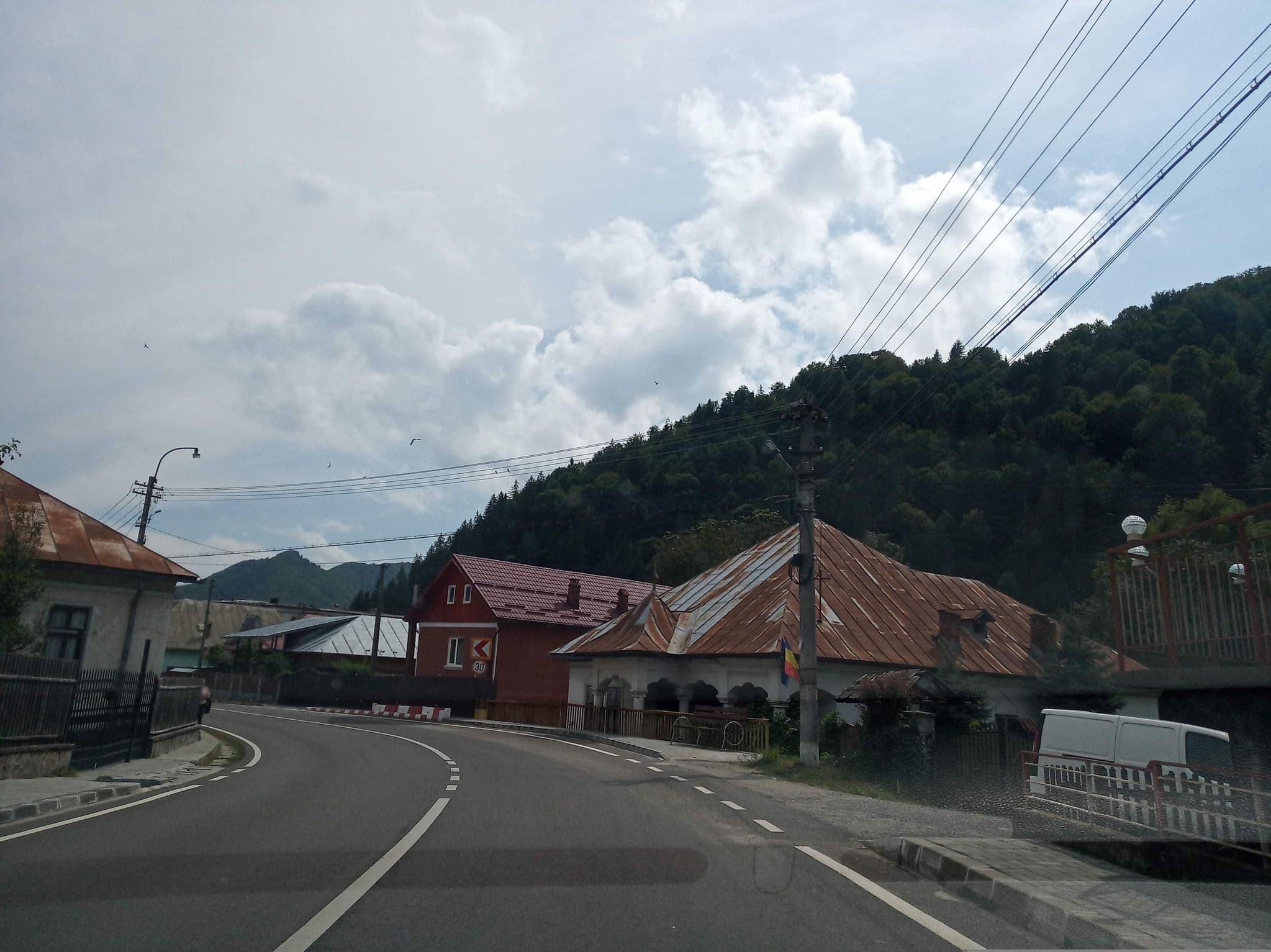 Street view near Pensiunea Camelia, Malaia — © tavi (CC BY-SA · Mapillary)