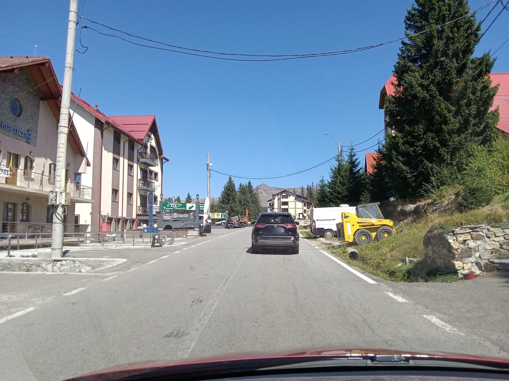 Street view near Pensiunea Craiul Muntilor, Polovragi — © nglf (CC BY-SA · Mapillary)