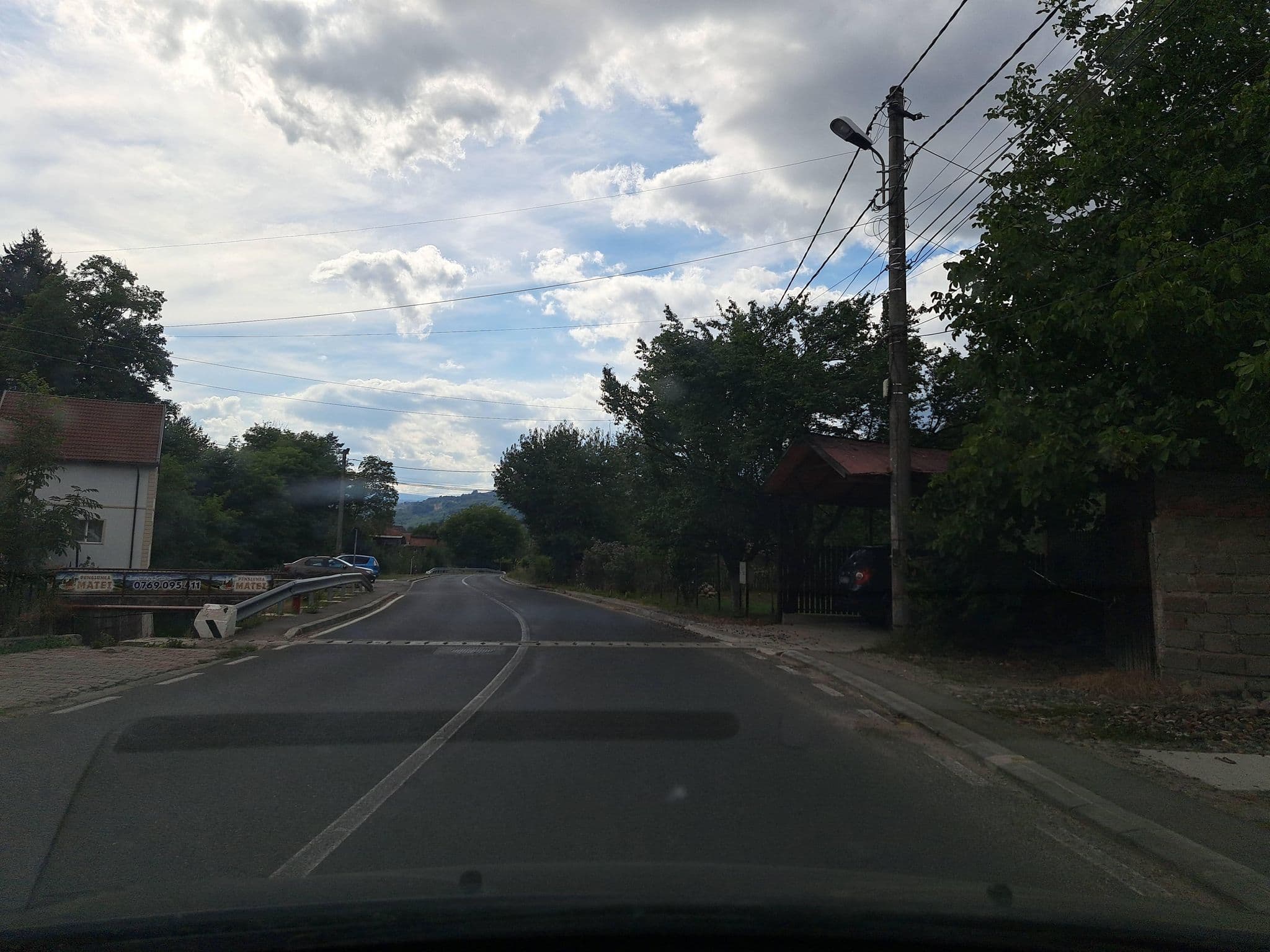 Street view near Pensiunea Melinda, Petroşani — © tavi (CC BY-SA · Mapillary)