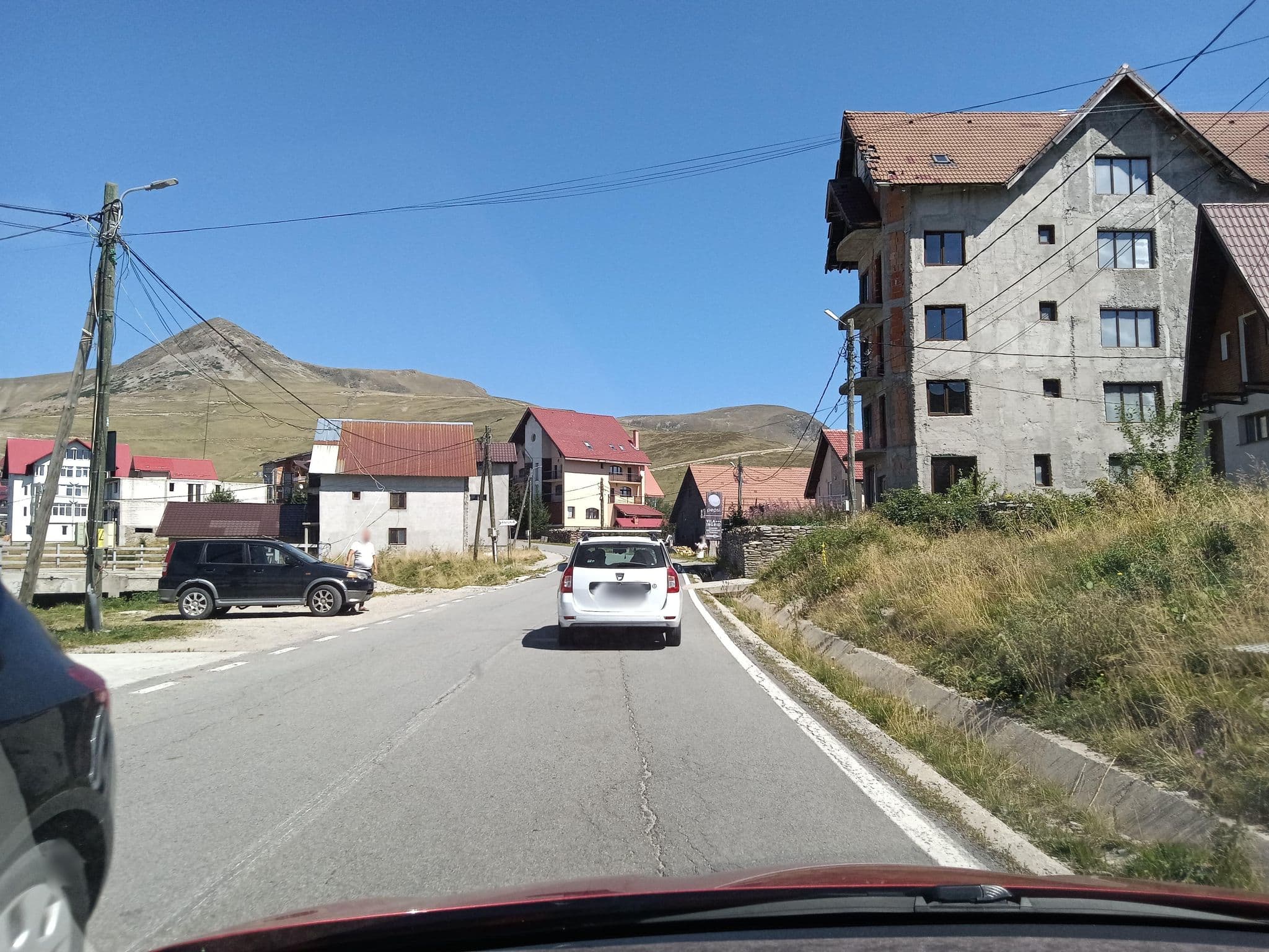 Street view near Casa Montana, Polovragi — © nglf (CC BY-SA · Mapillary)
