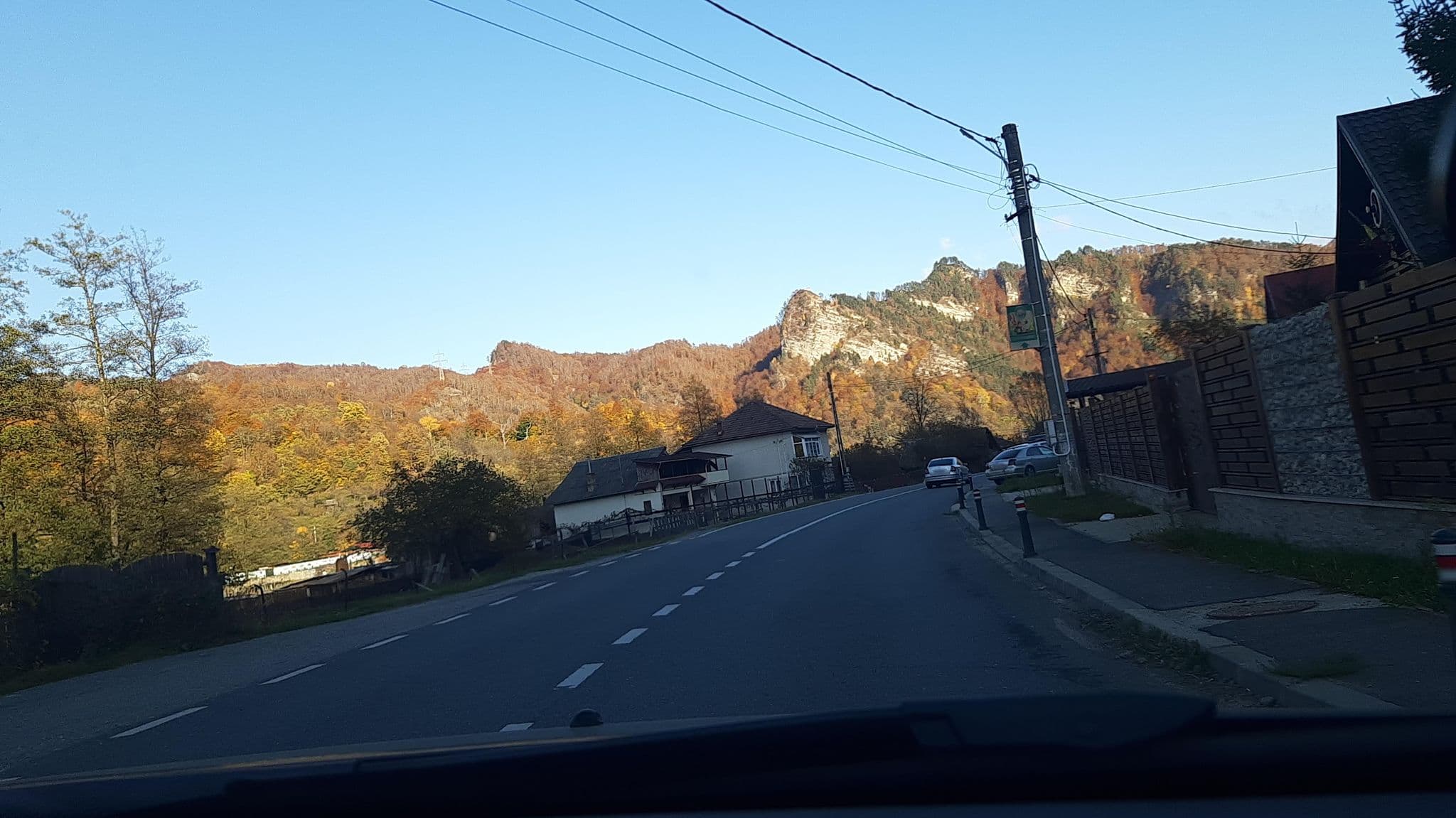 Street view near Pensiunea Vultureasa, Brezoi — © viorel (CC BY-SA · Mapillary)