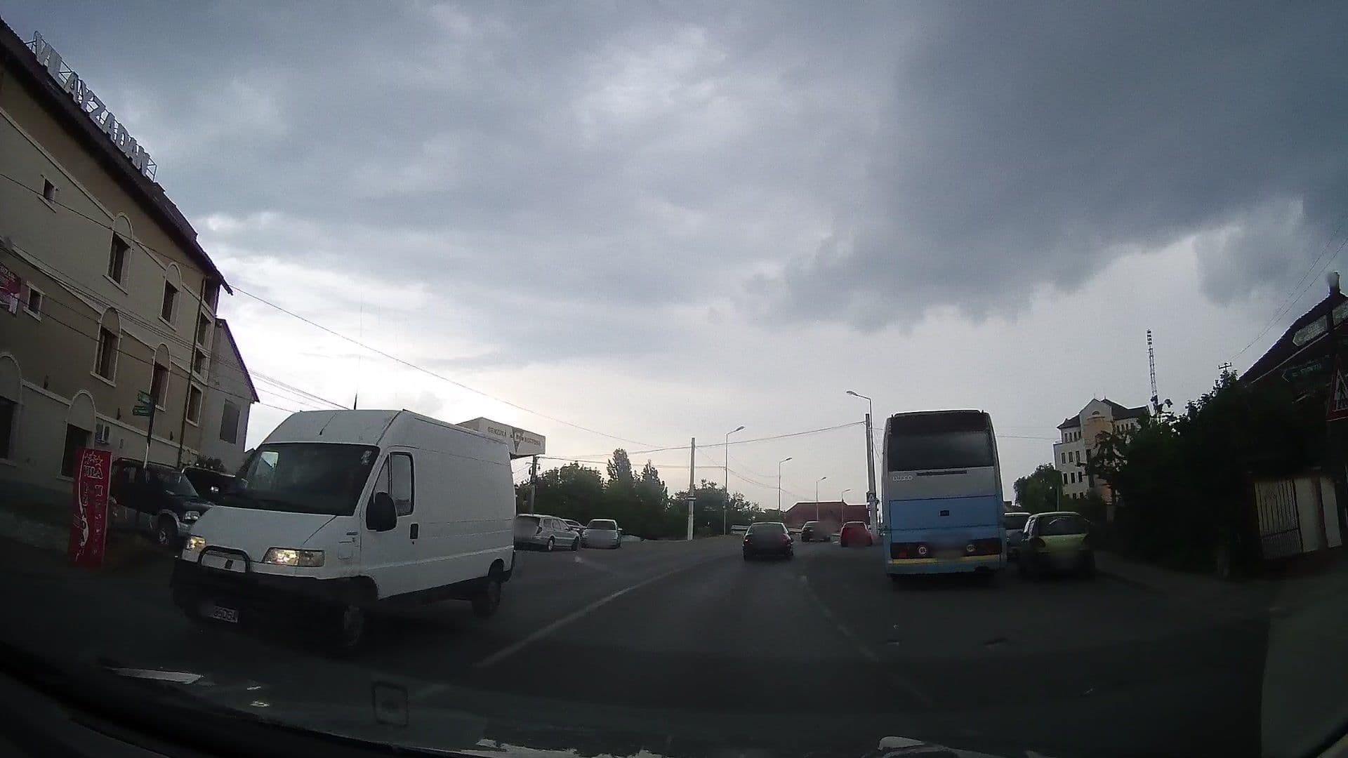 Street view near Vila Yzadan, Caransebeş — © tavi (CC BY-SA · Mapillary)