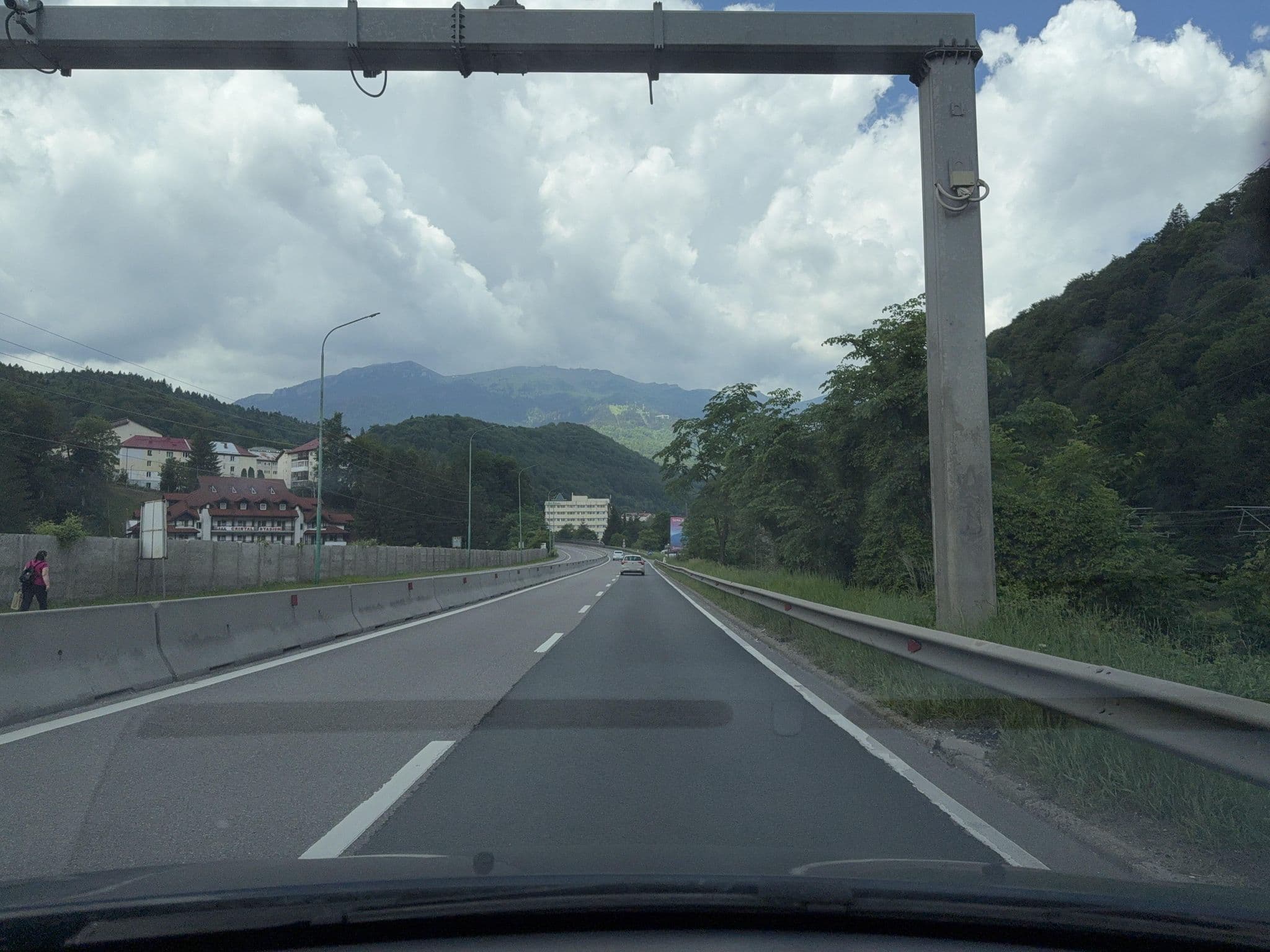 Street view near Dorobet, Sinaia — © tavi (CC BY-SA · Mapillary)
