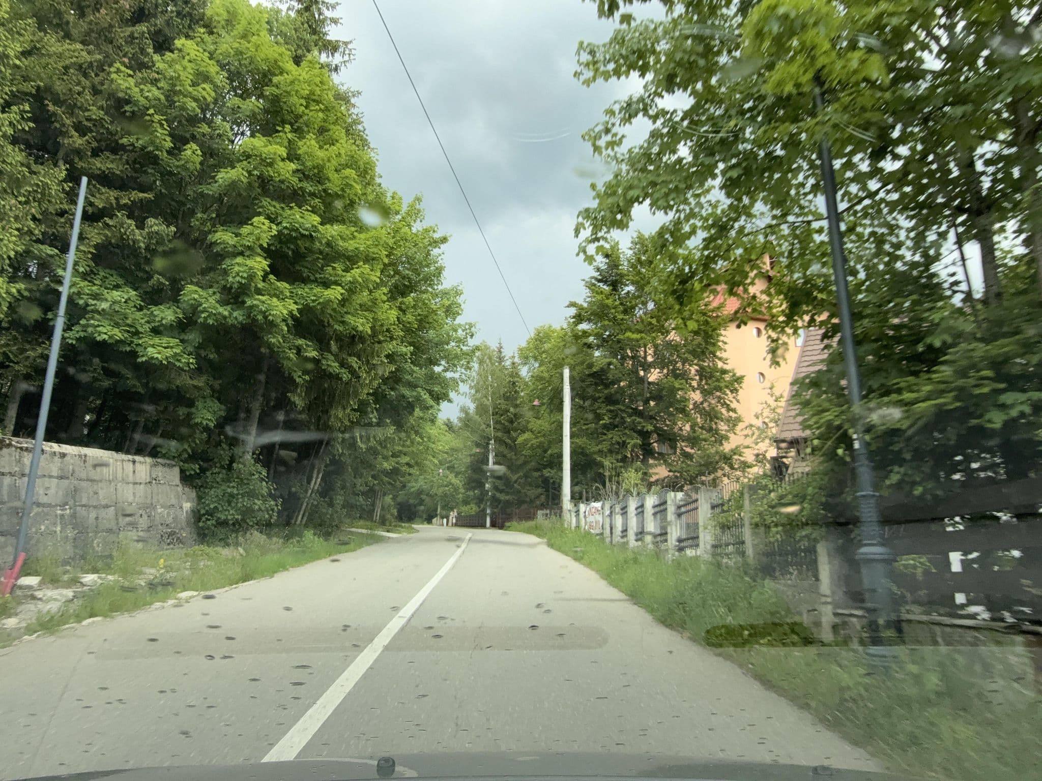 Street view near Pensiunea Daniela, Sinaia — © tavi (CC BY-SA · Mapillary)