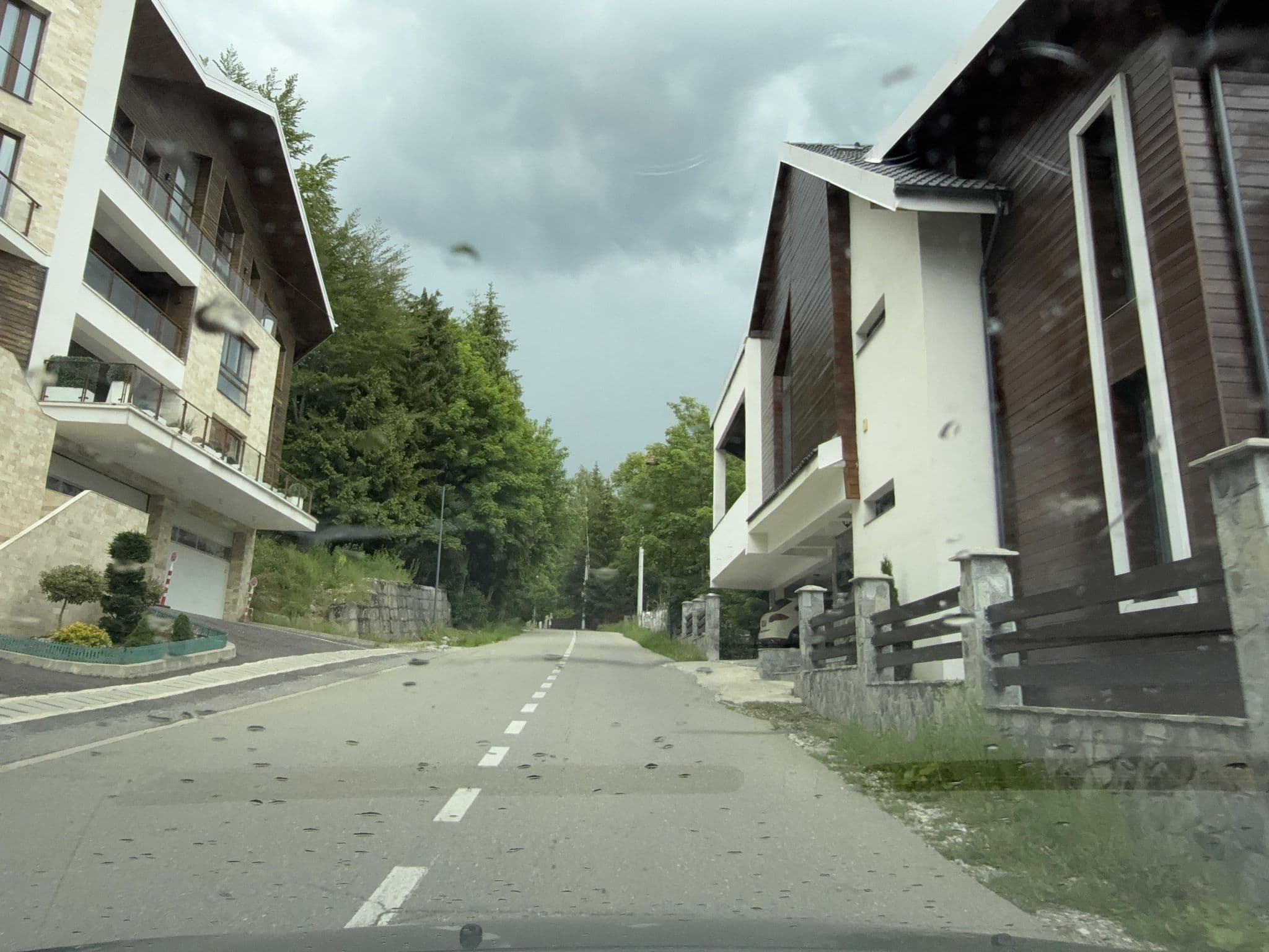 Street view near hotel master, Sinaia — © tavi (CC BY-SA · Mapillary)
