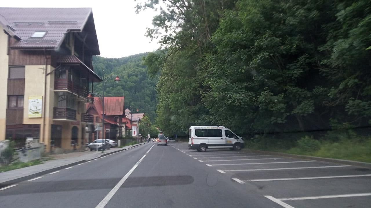 Street view near Hotel Crema Deluxe, Sinaia — © tavi (CC BY-SA · Mapillary)