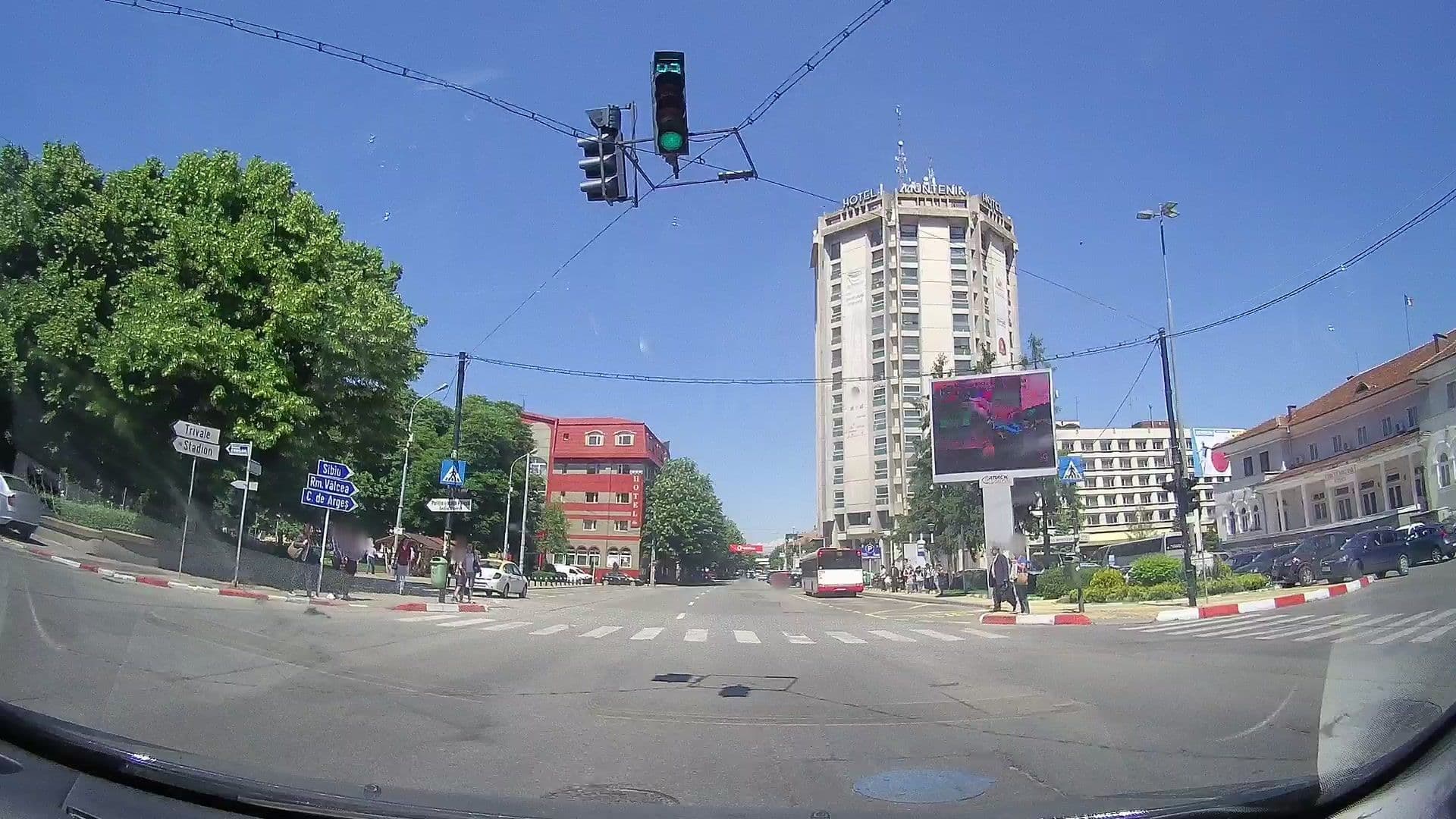 Street view near Muntenia Hotel Pitesti, Piteşti — © tavi (CC BY-SA · Mapillary)
