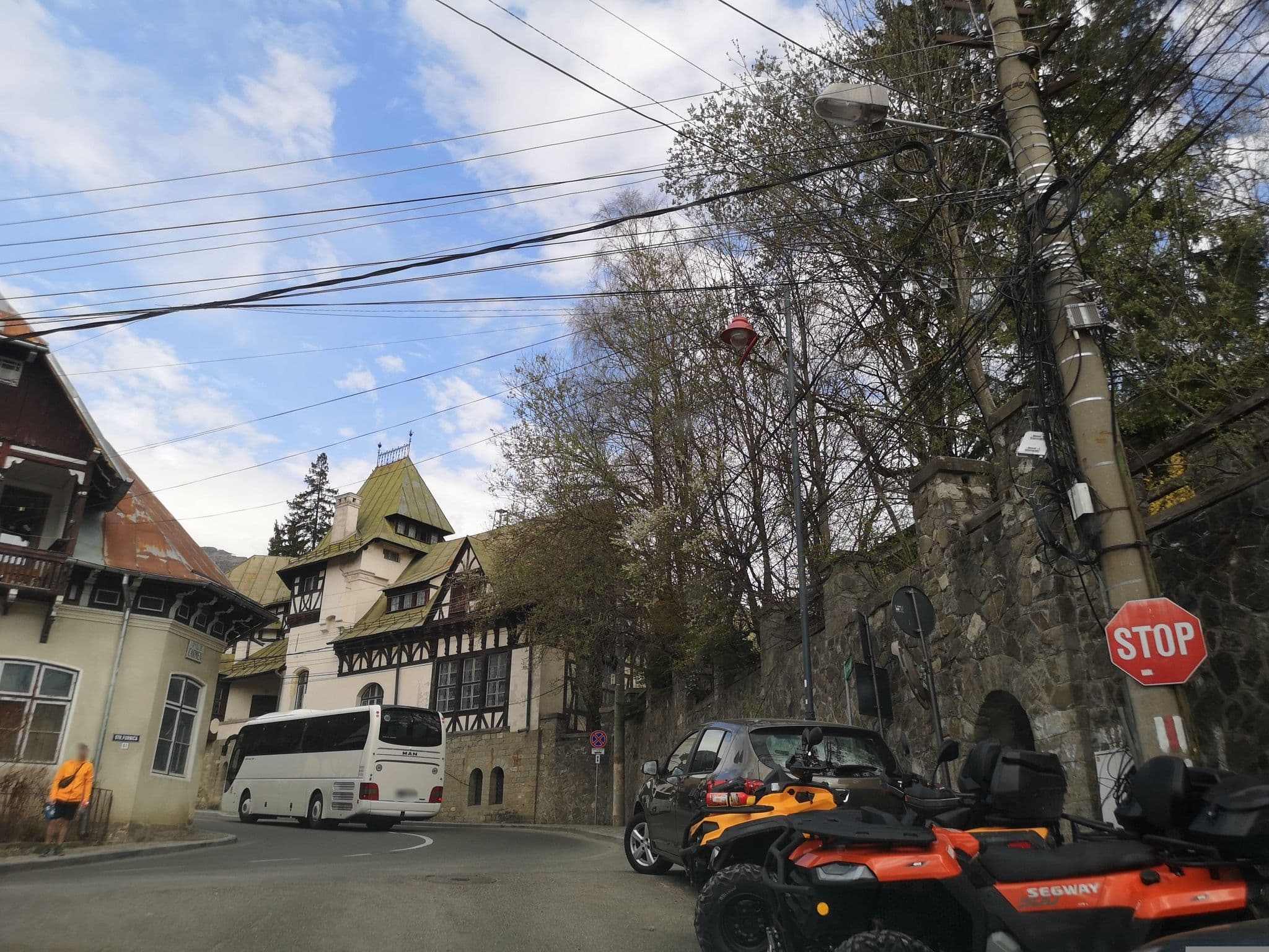 Street view near Pensiunea Vila Calin, Sinaia — © moon4 (CC BY-SA · Mapillary)
