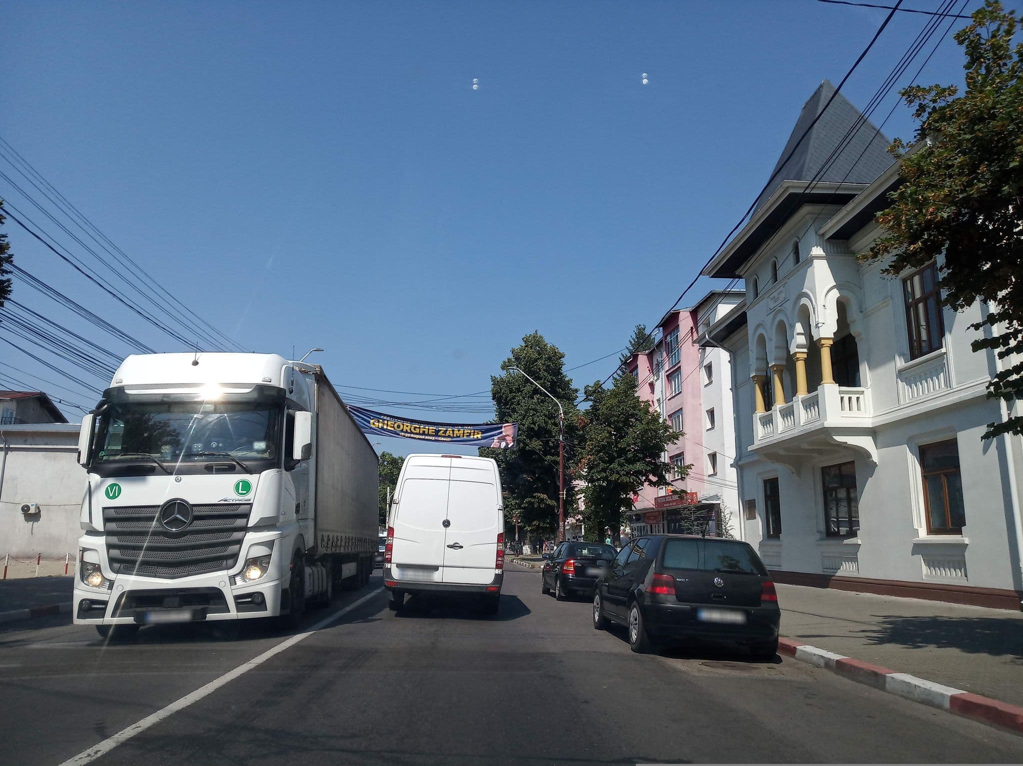 Street view near Harmony Boutique Hotel Gaesti, Găeşti — © tavi (CC BY-SA · Mapillary)