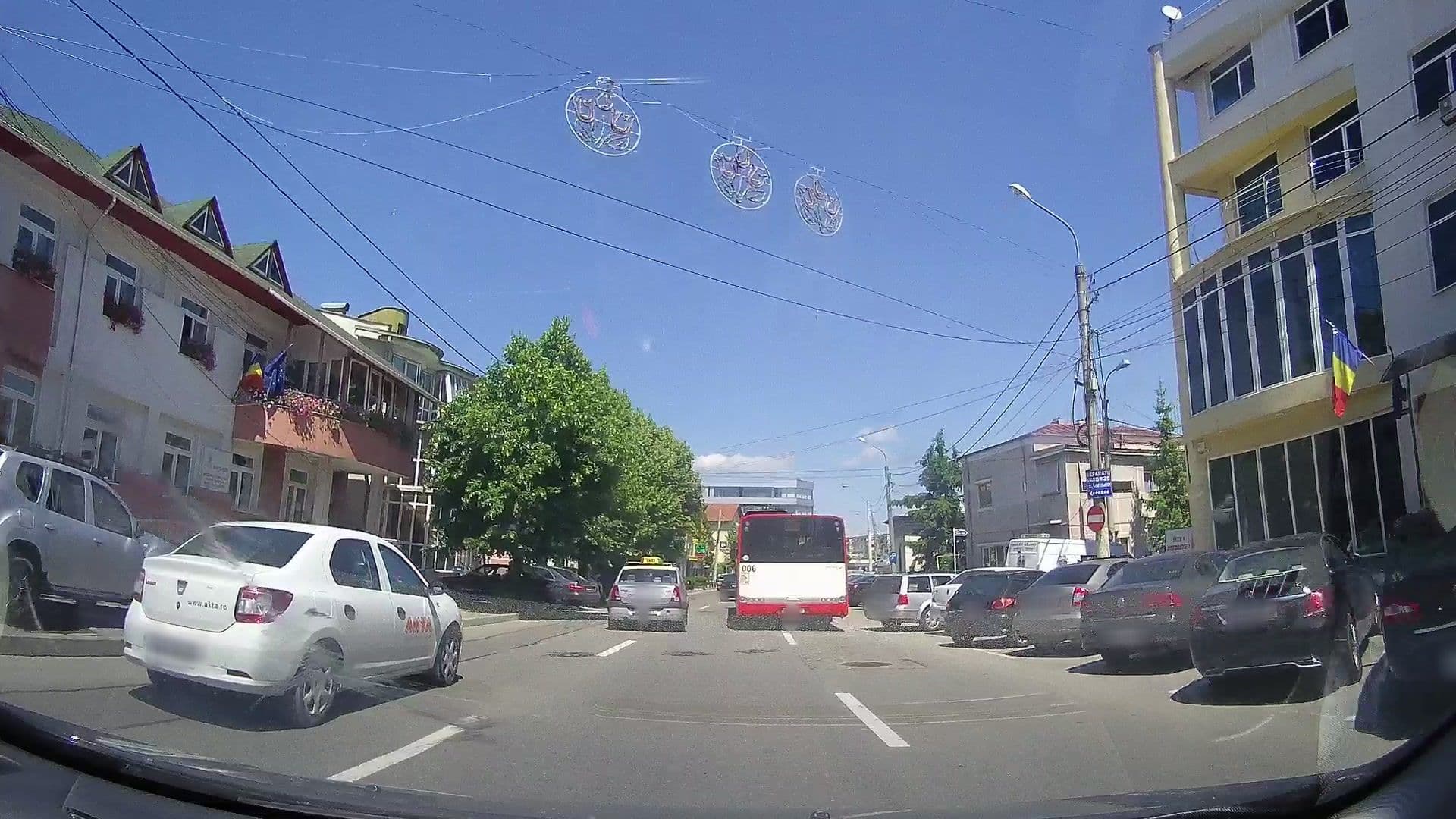 Street view near Hotel €, Piteşti — © tavi (CC BY-SA · Mapillary)