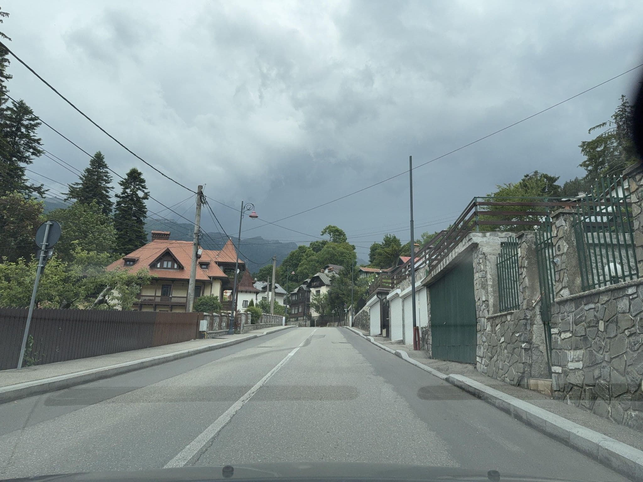 Street view near Vila Doina Sinaia, Sinaia — © tavi (CC BY-SA · Mapillary)
