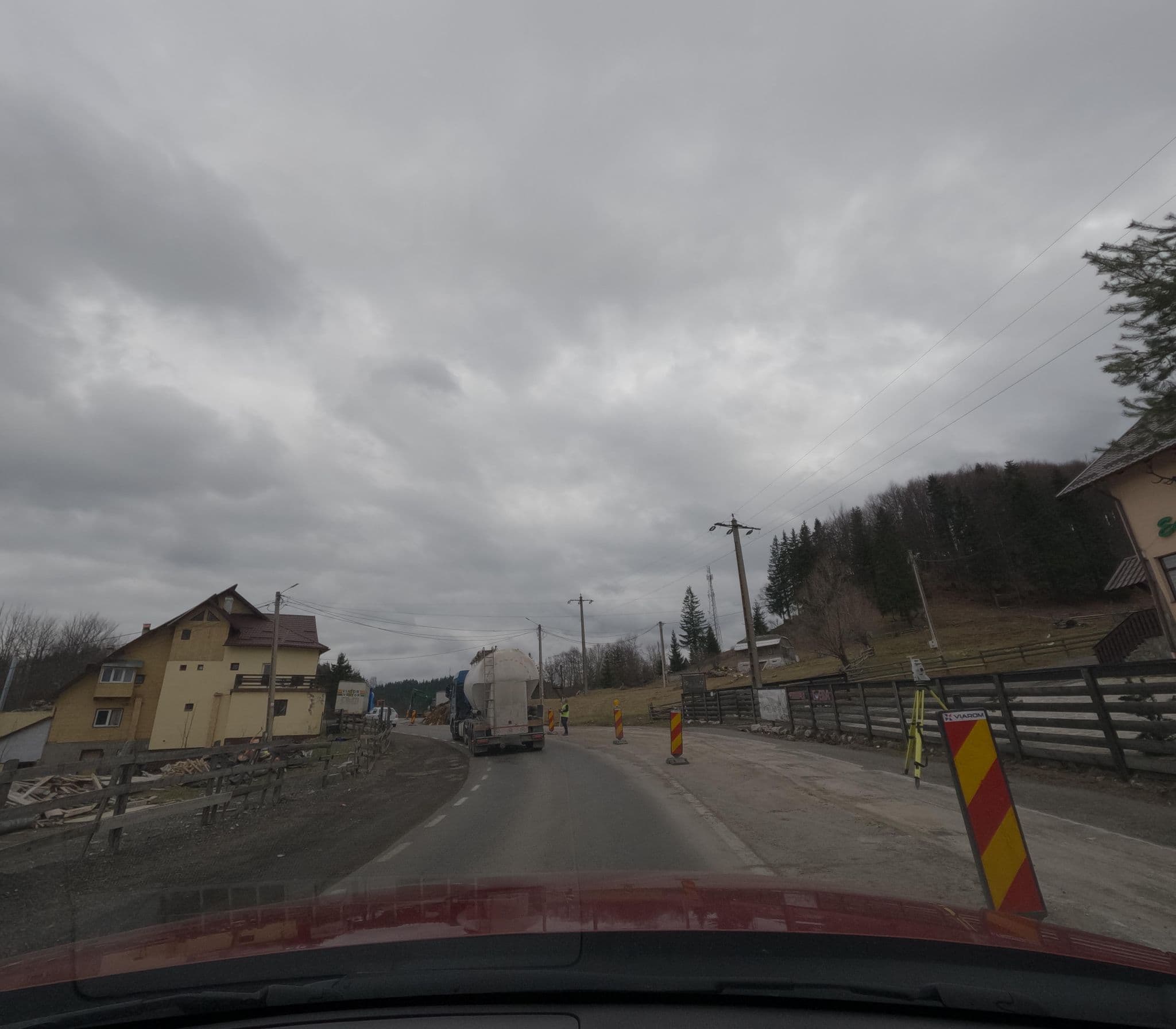 Street view near Pensiunea Edera, Moeciu de Jos — © deeeznuuuts (CC BY-SA · Mapillary)