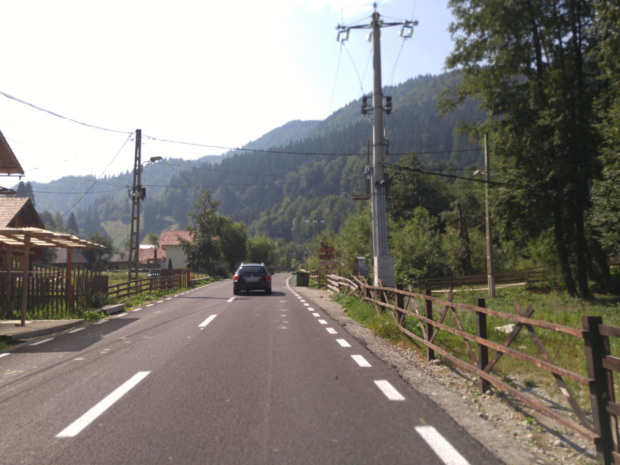 Street view near Nedeia Muntilor & Crama lui Petrisor, Moeciu de Jos — © baditaflorin (CC BY-SA · Mapillary)