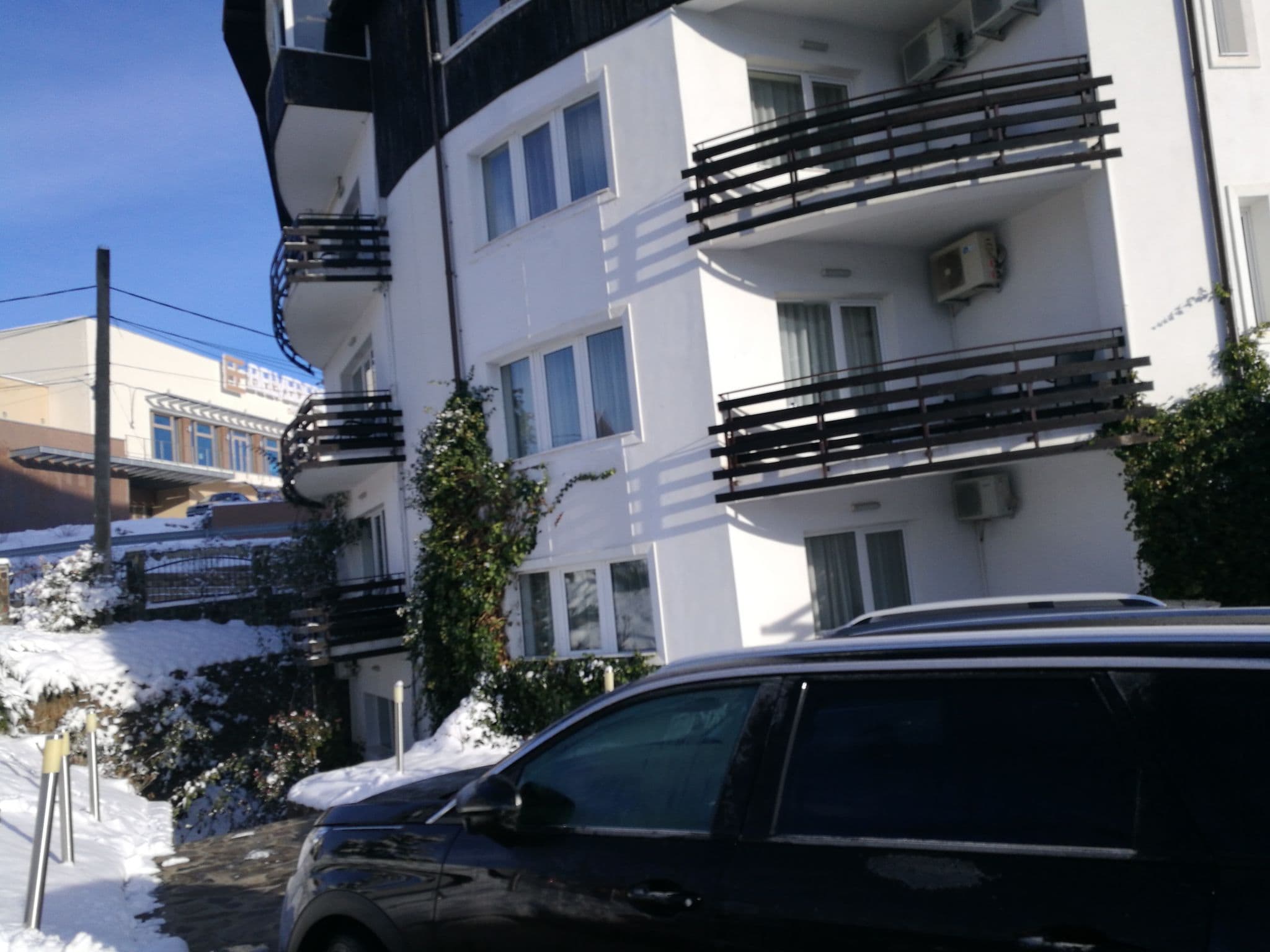 Street view near Hotel Belvedere, Braşov — © rsandu (CC BY-SA · Mapillary)