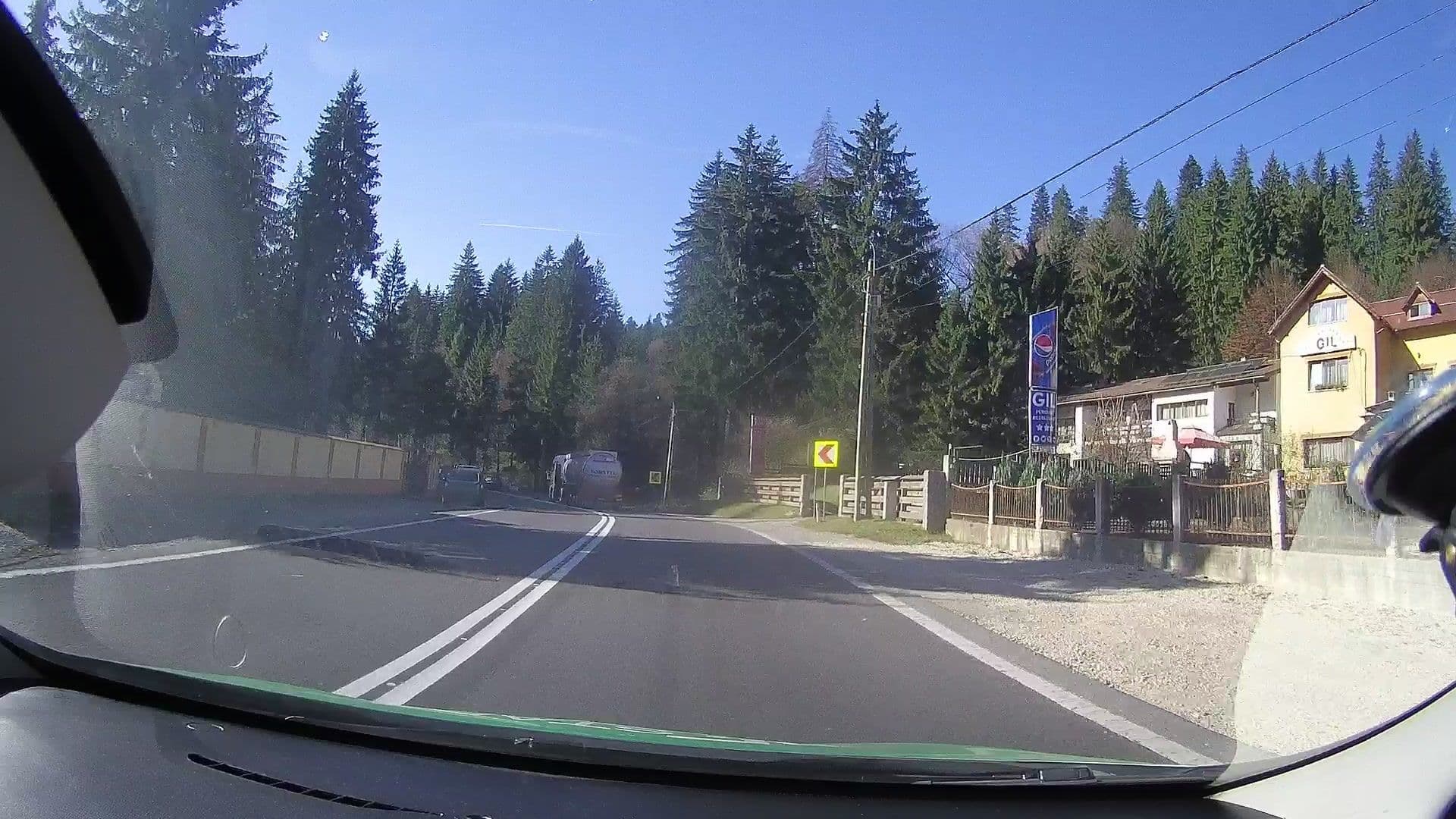 Street view near Vila General Dinicu, Predeal — © tavi (CC BY-SA · Mapillary)