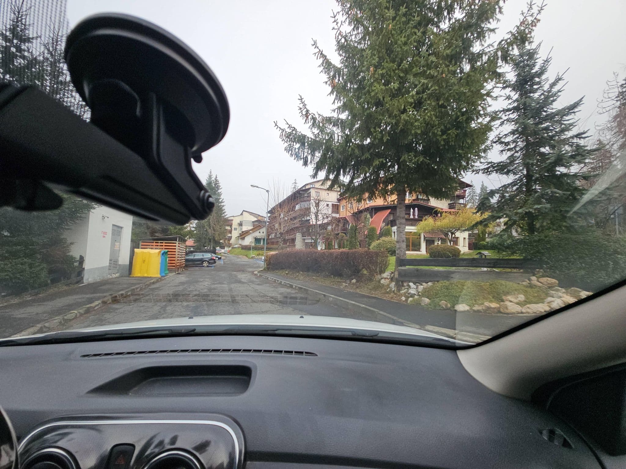 Street view near Restaurant Hotel Miraj, Braşov — © agamarcelnicolae (CC BY-SA · Mapillary)